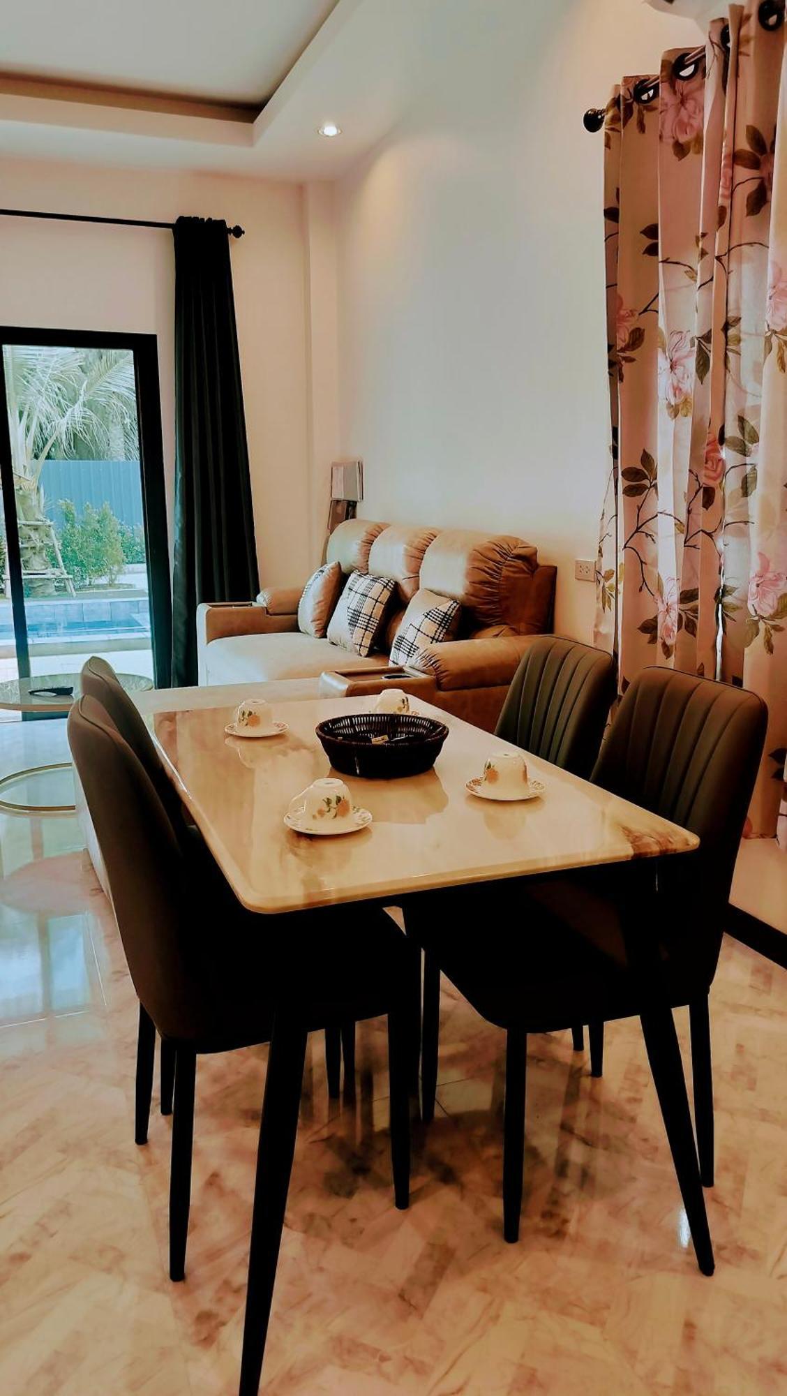 Pinthong Aonang Villa