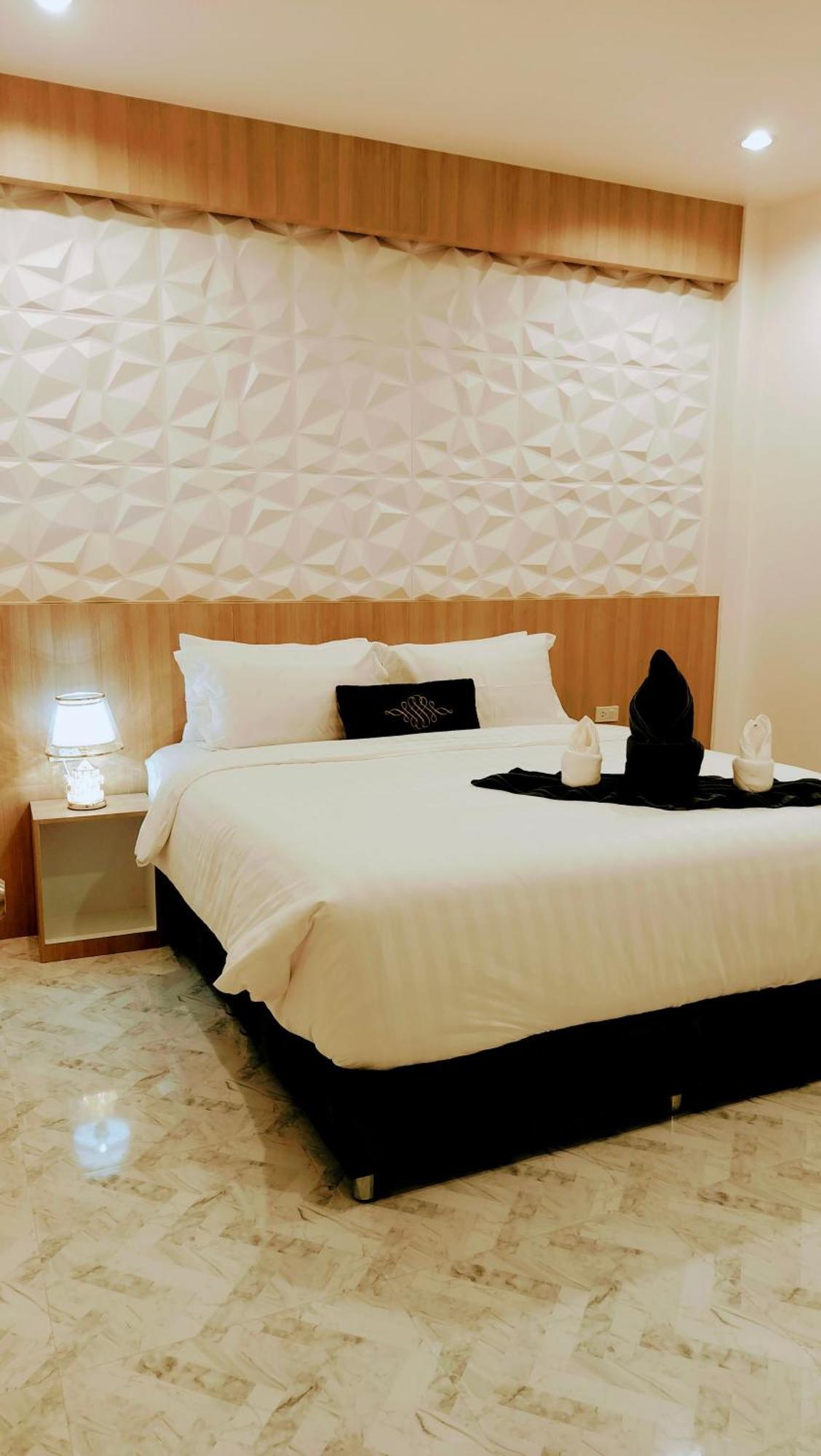 Pinthong Aonang Villa *