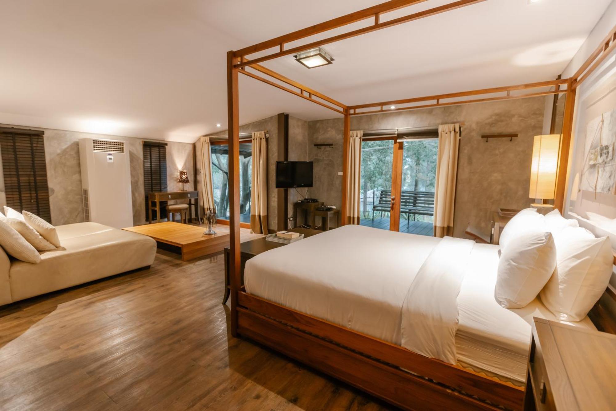 Resort The At Polo Escape