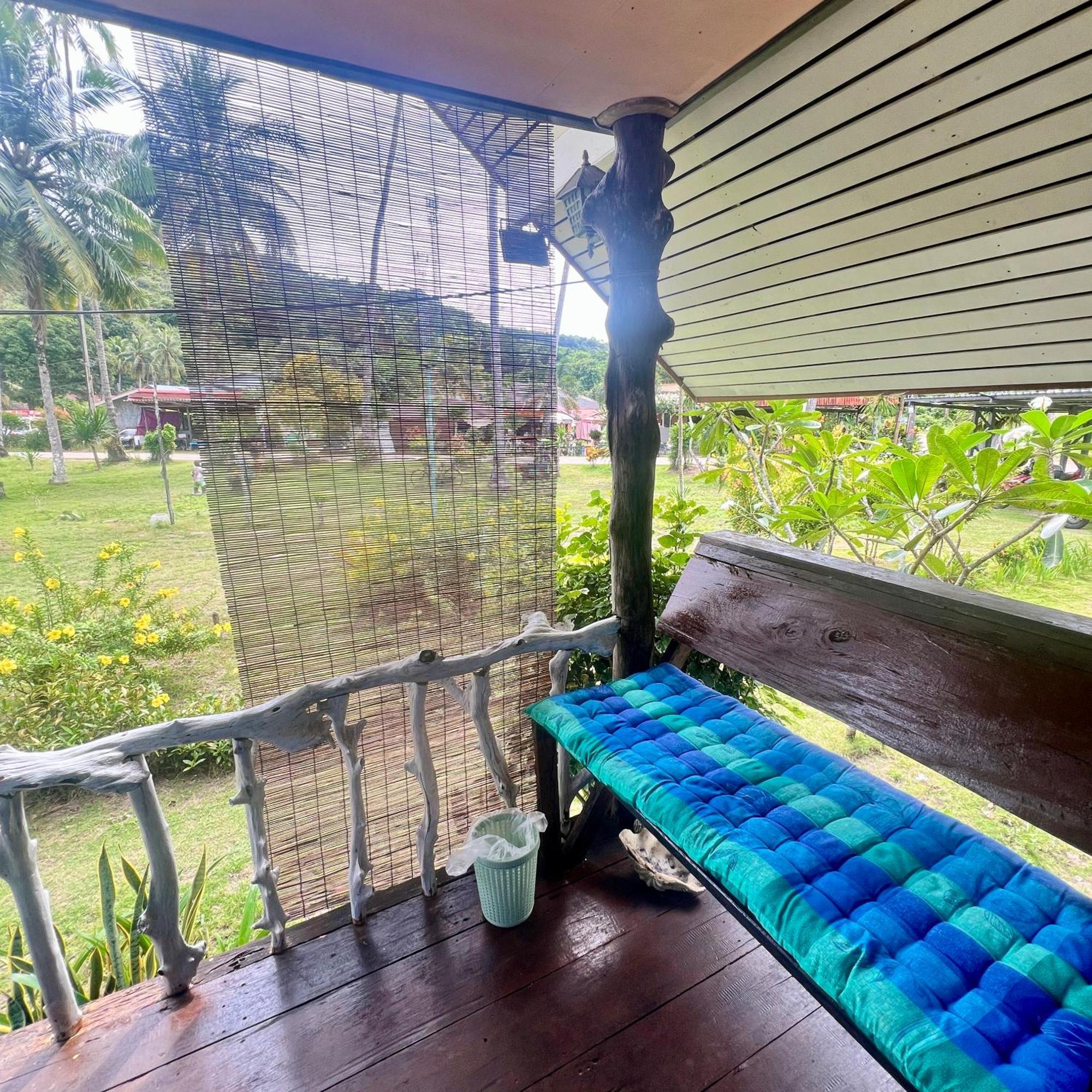 Lee Red House Resort 2*