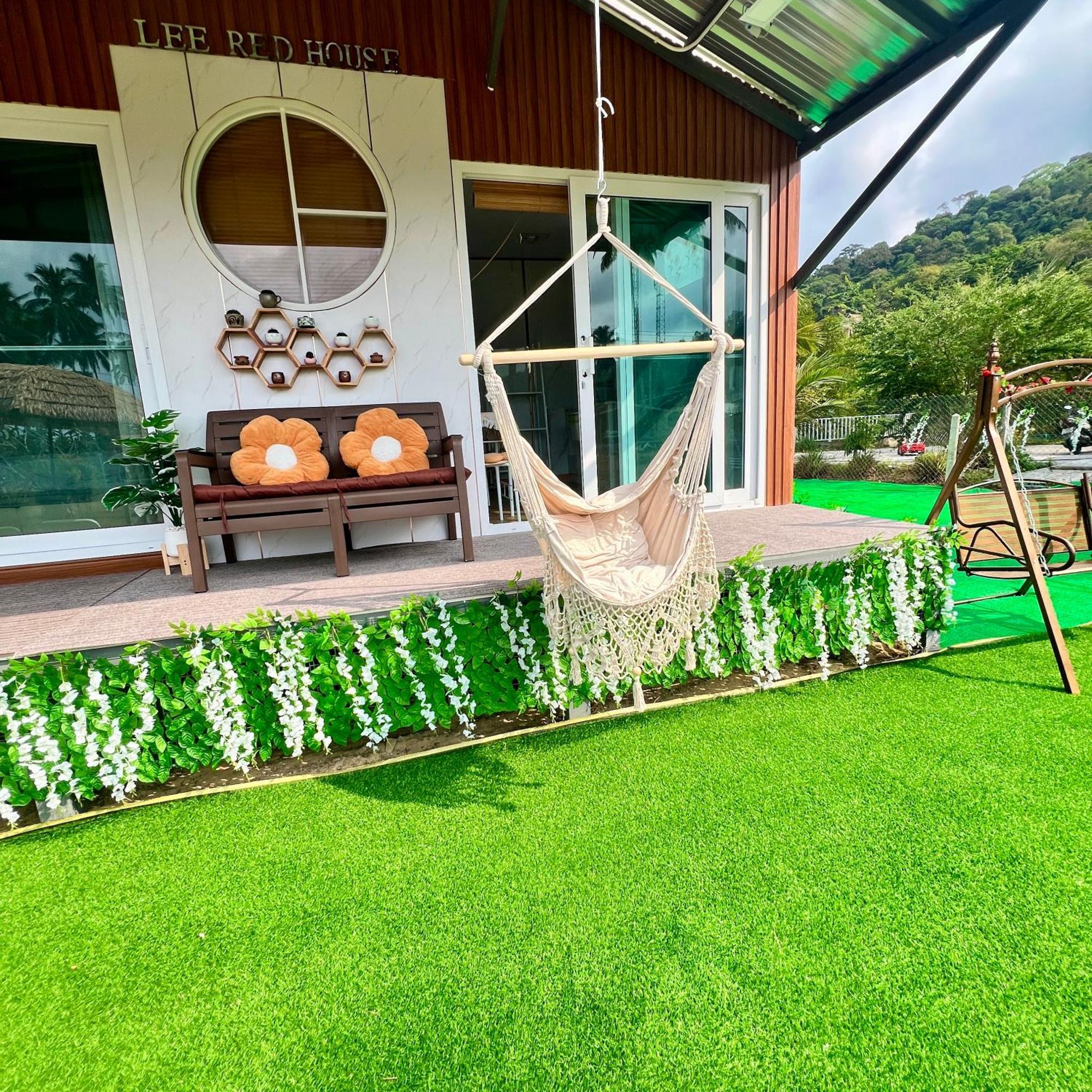 Lee Red House Resort 2*