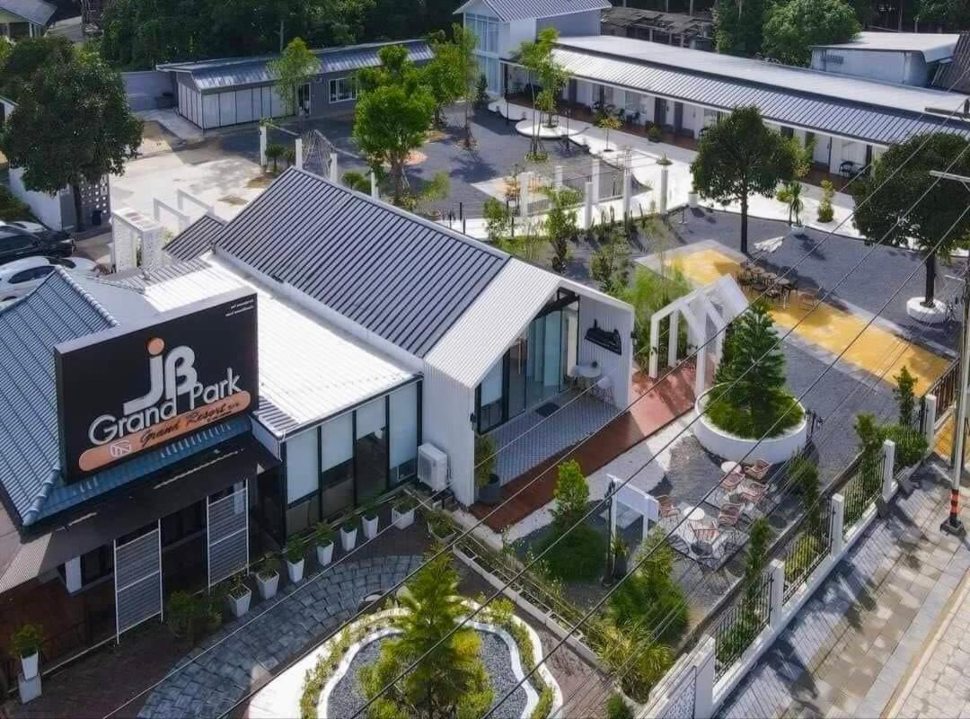 Jb Grand Resort