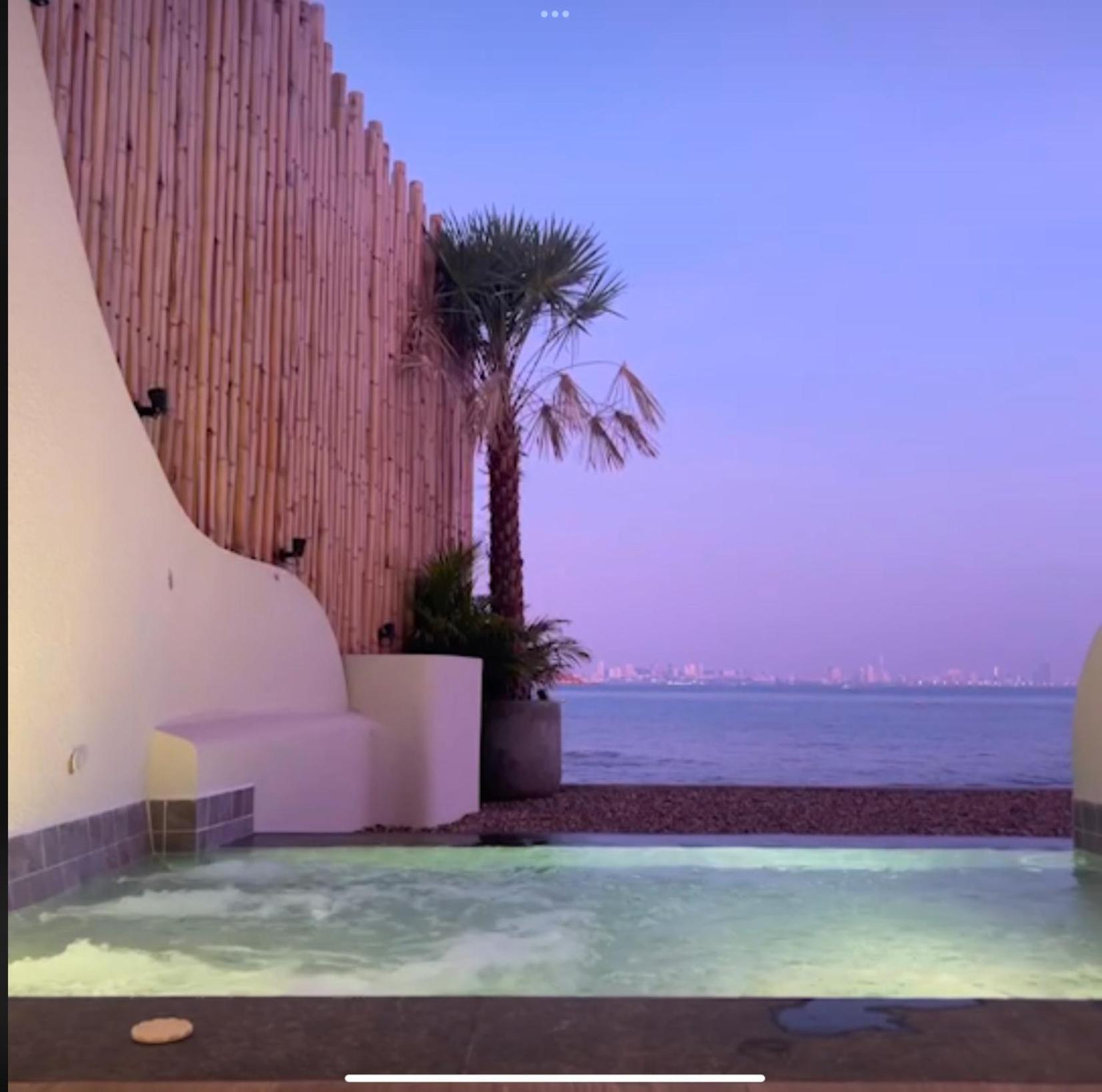 Tasana Bar And Luxury Resort