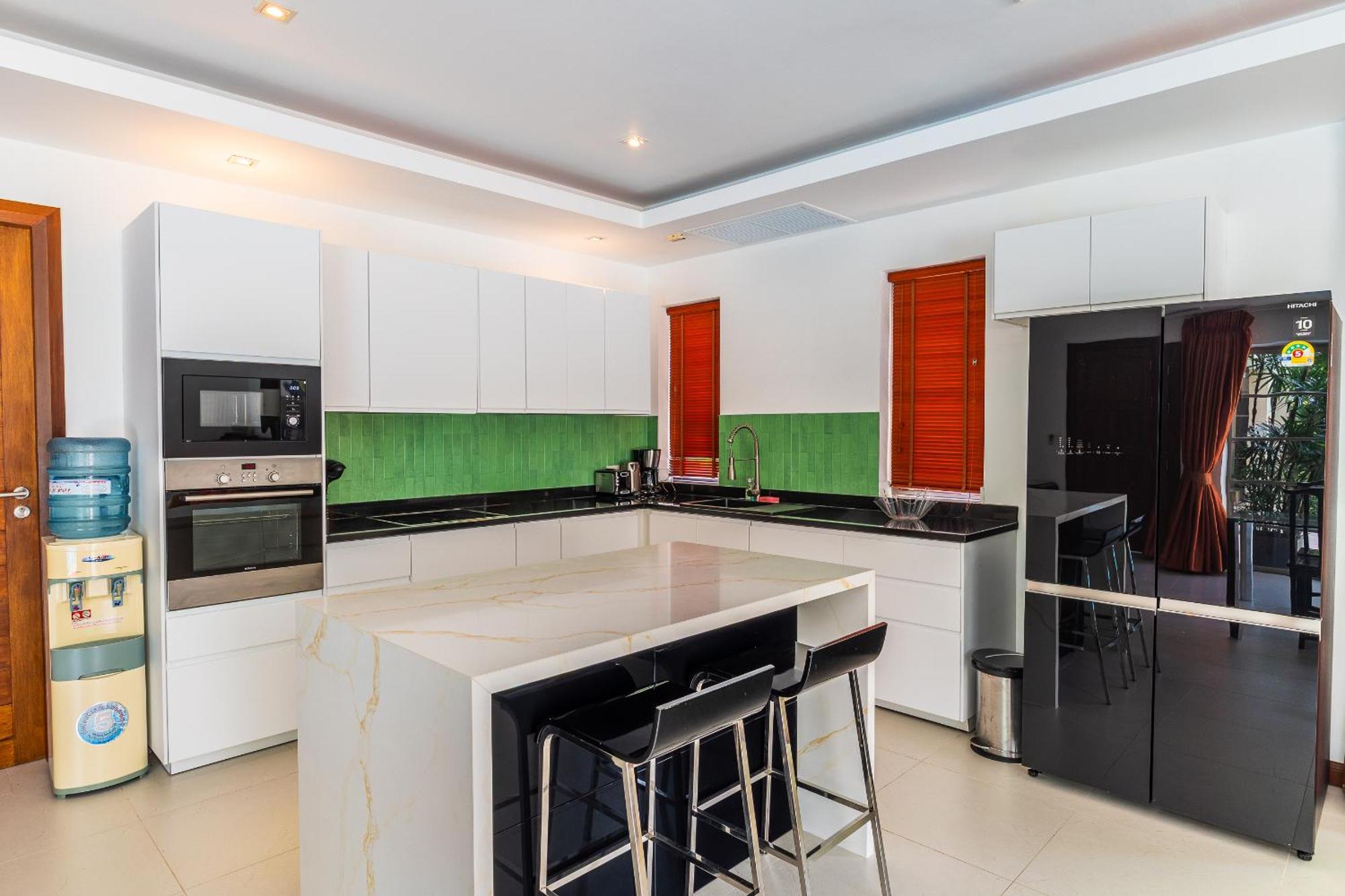 The - Private Retreat, 10-min Walk To Bangtao Villa