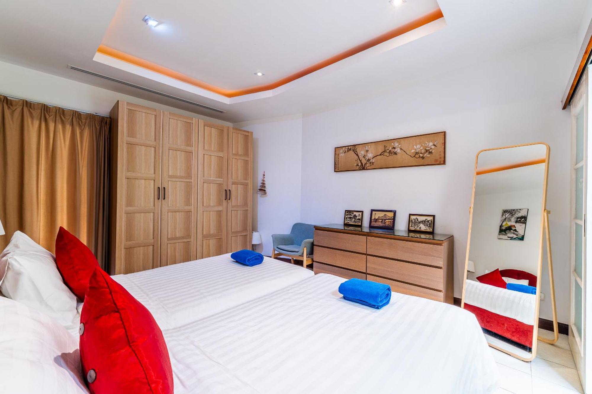 The - Private Retreat, 10-min Walk To Bangtao Villa *
