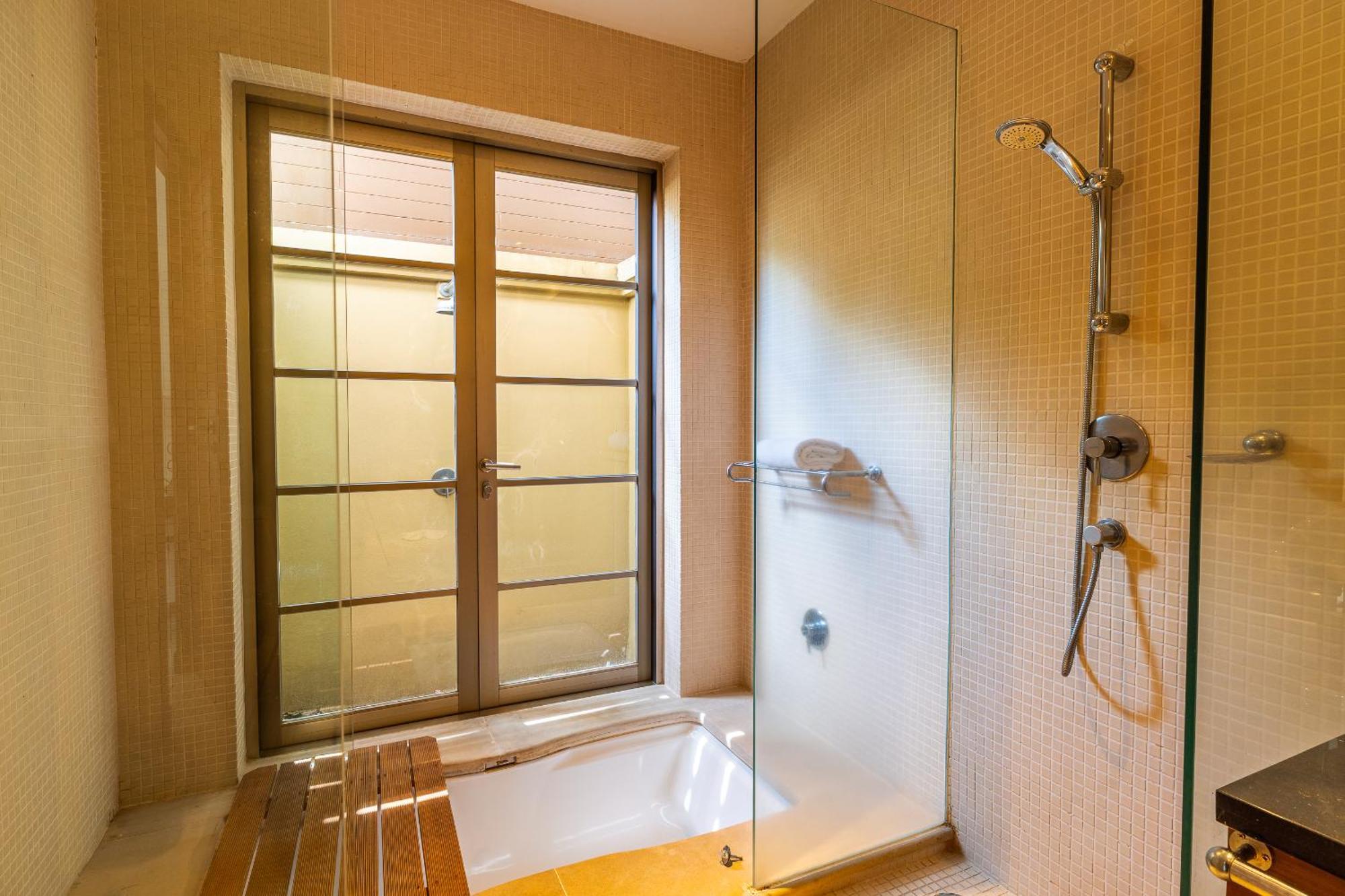 The - Private Retreat, 10-min Walk To Bangtao Villa *