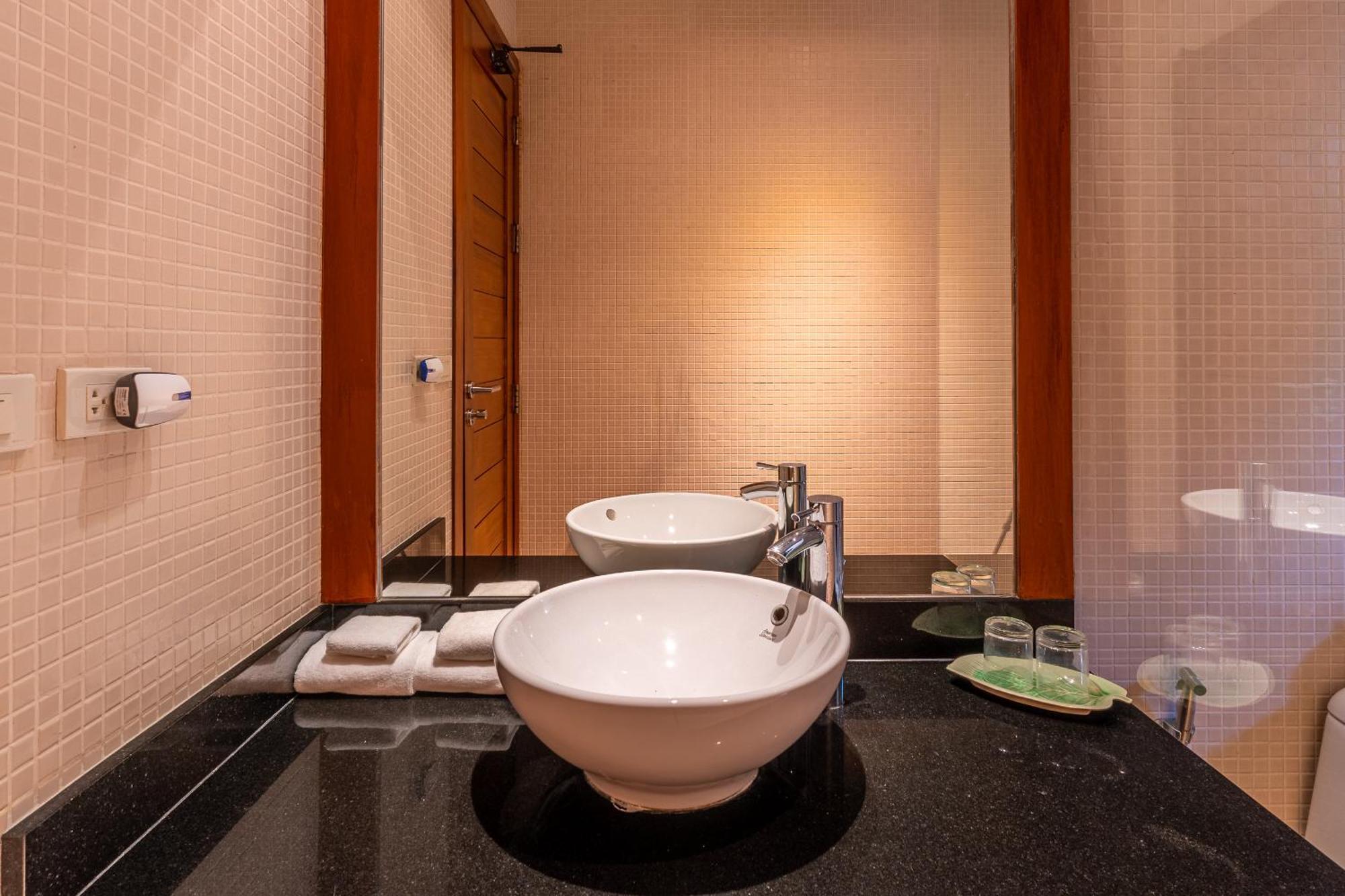 The - Private Retreat, 10-min Walk To Bangtao