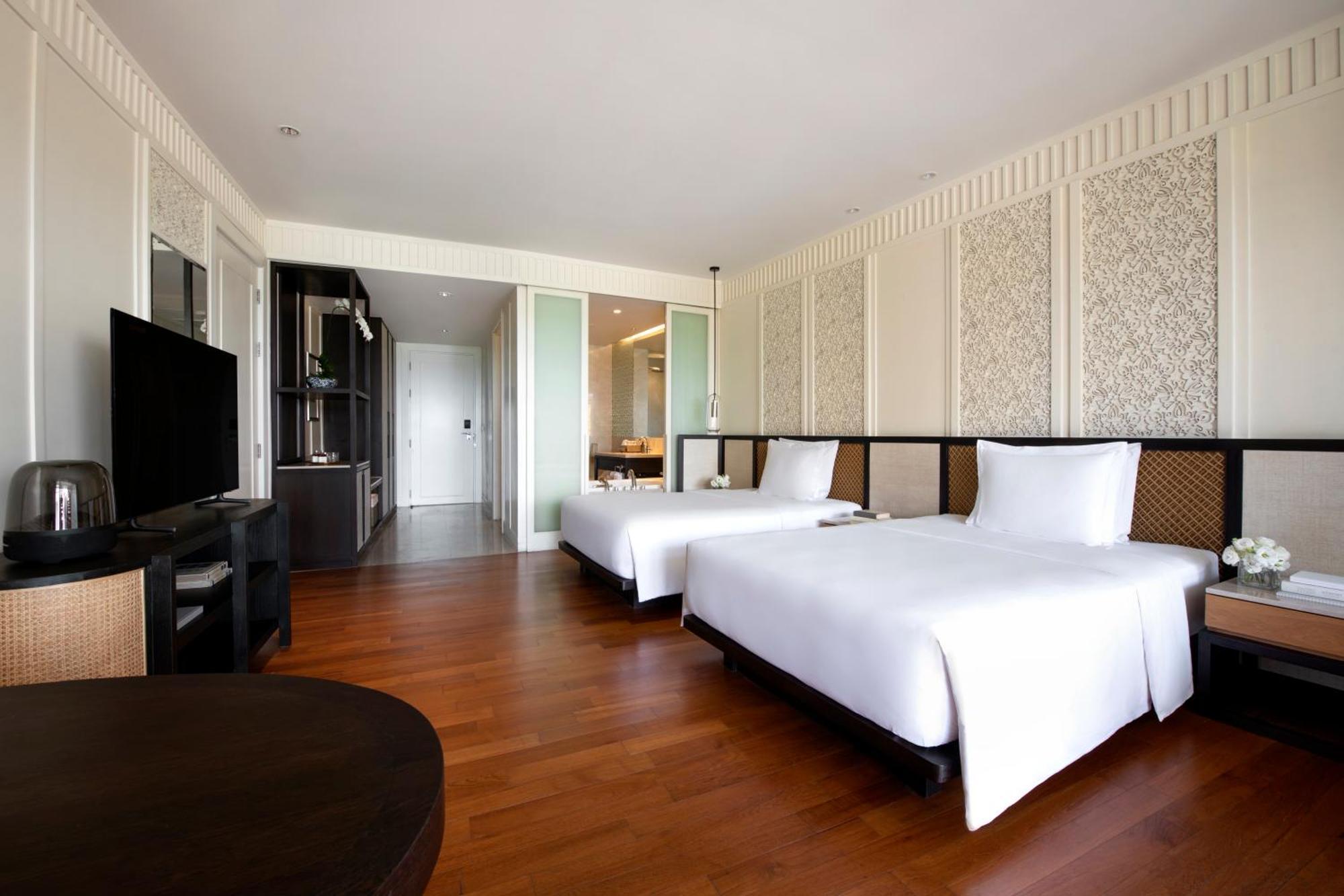 Intercontinental By Ihg Resort HHQ