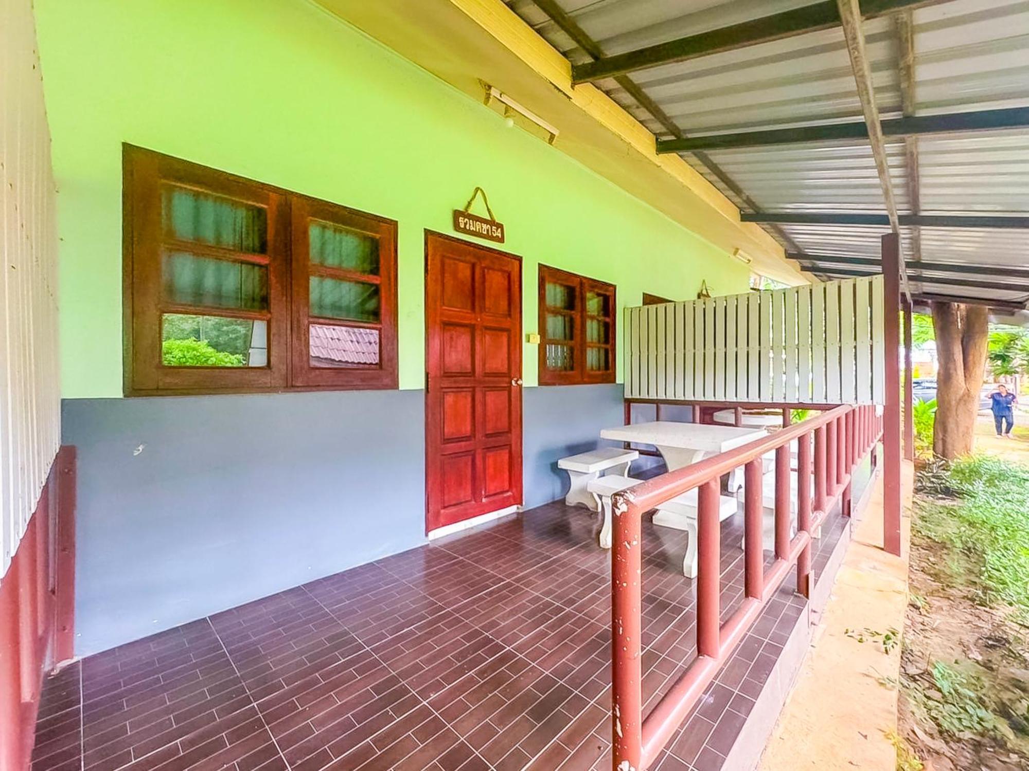 Hotel Saitharn Iyara Sai Yok