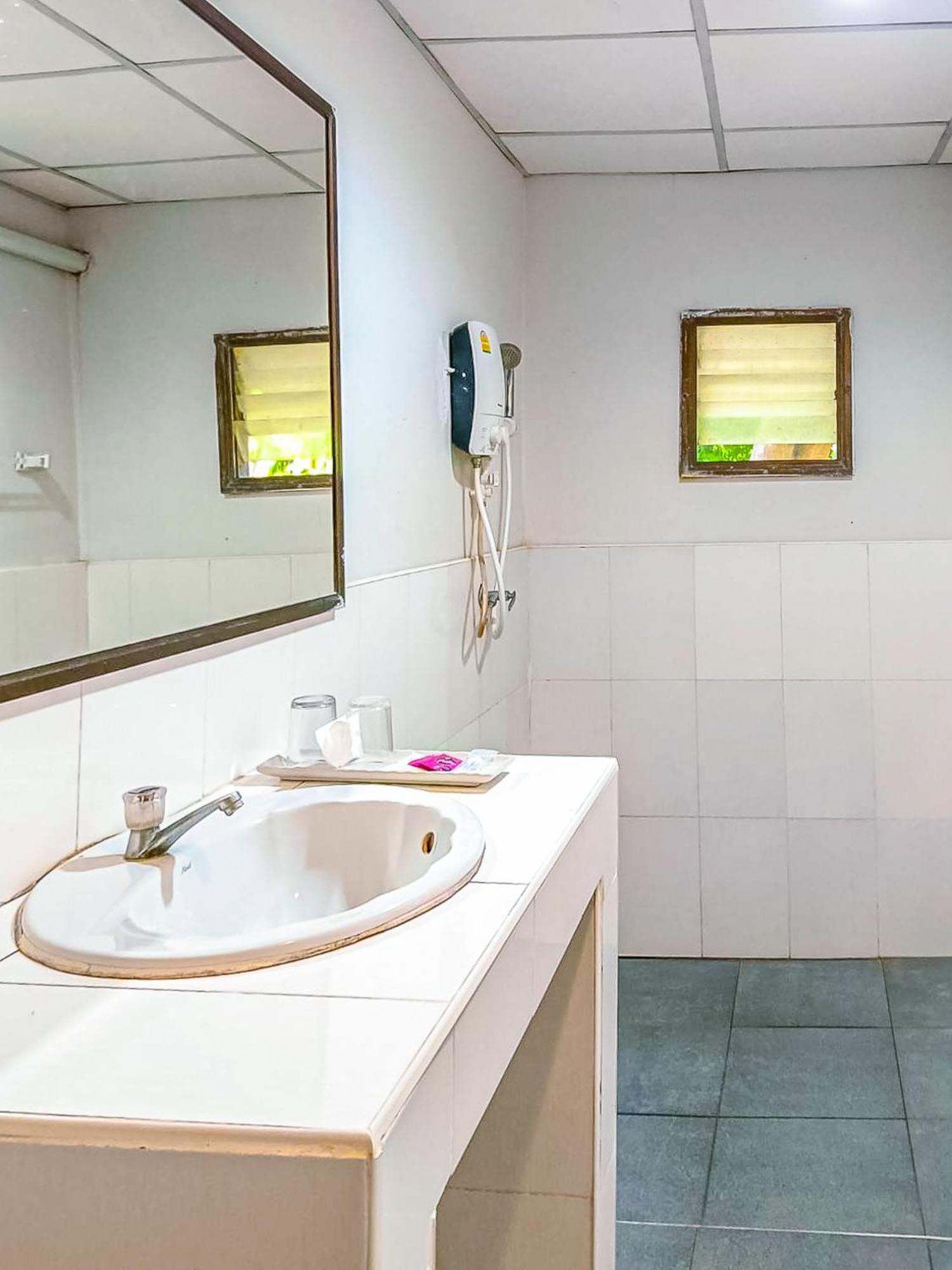 Hotel Saitharn Iyara Sai Yok