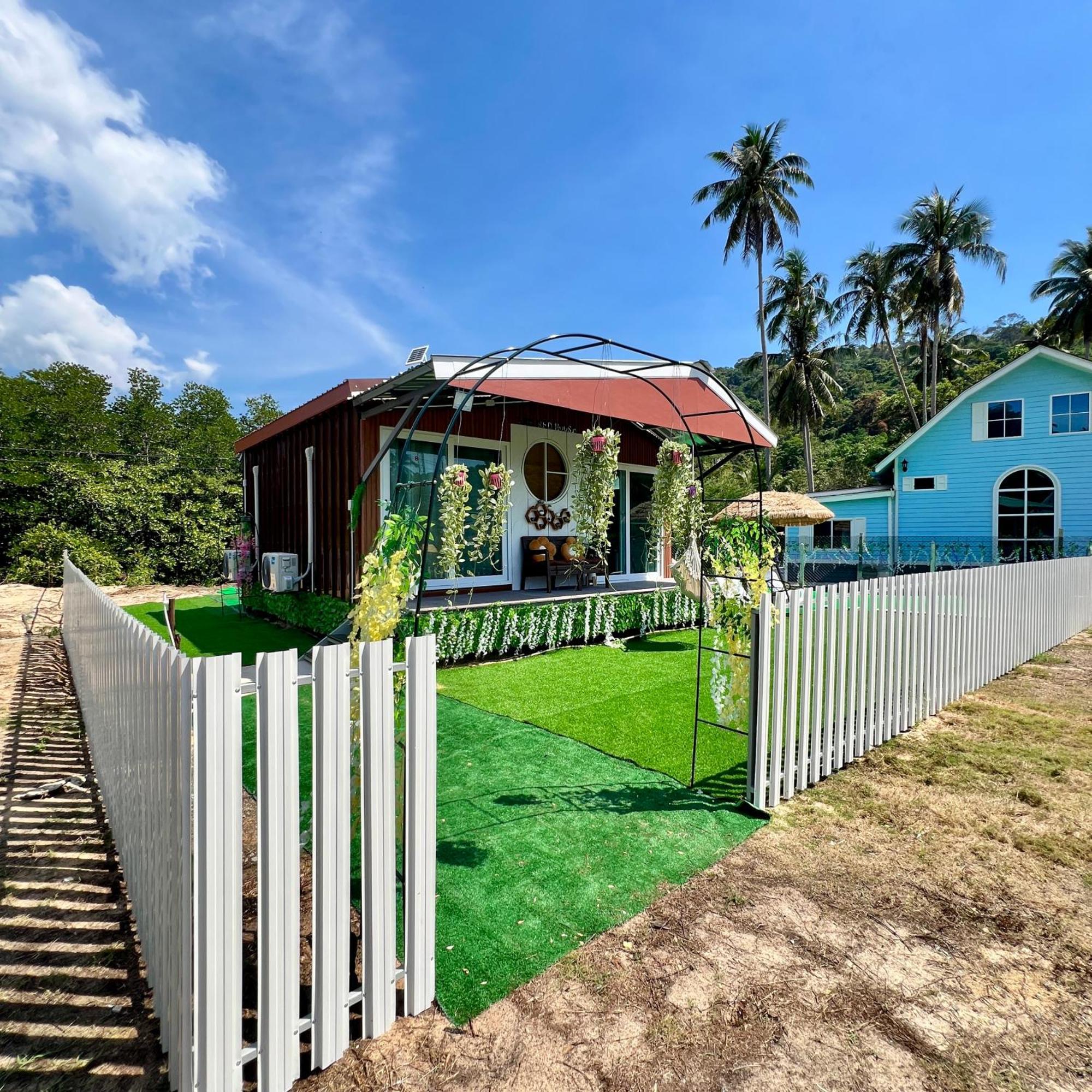 Lee Red House