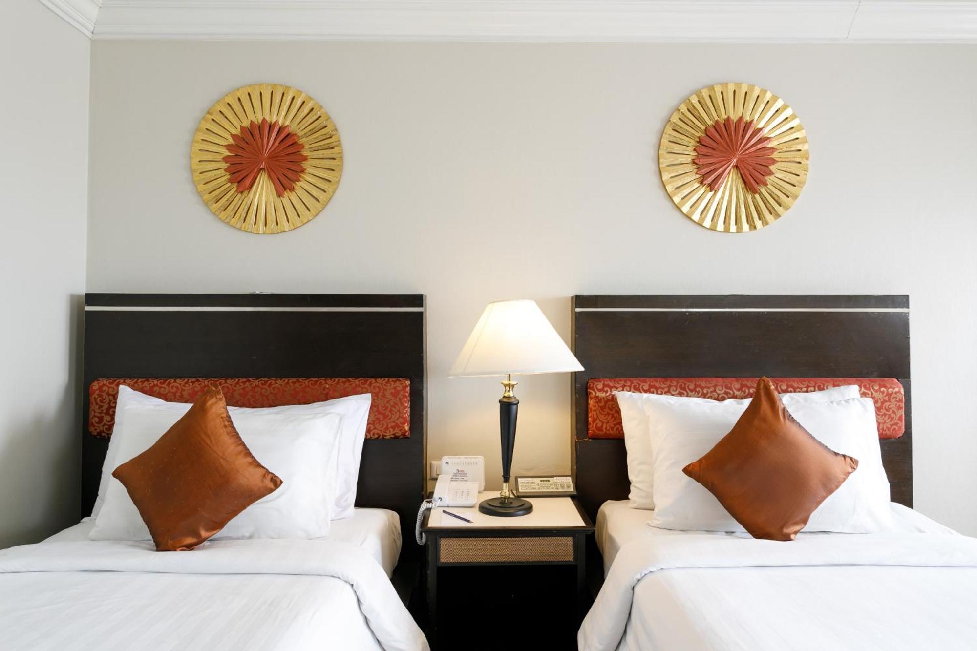 Amora Thapae Hotel 4*