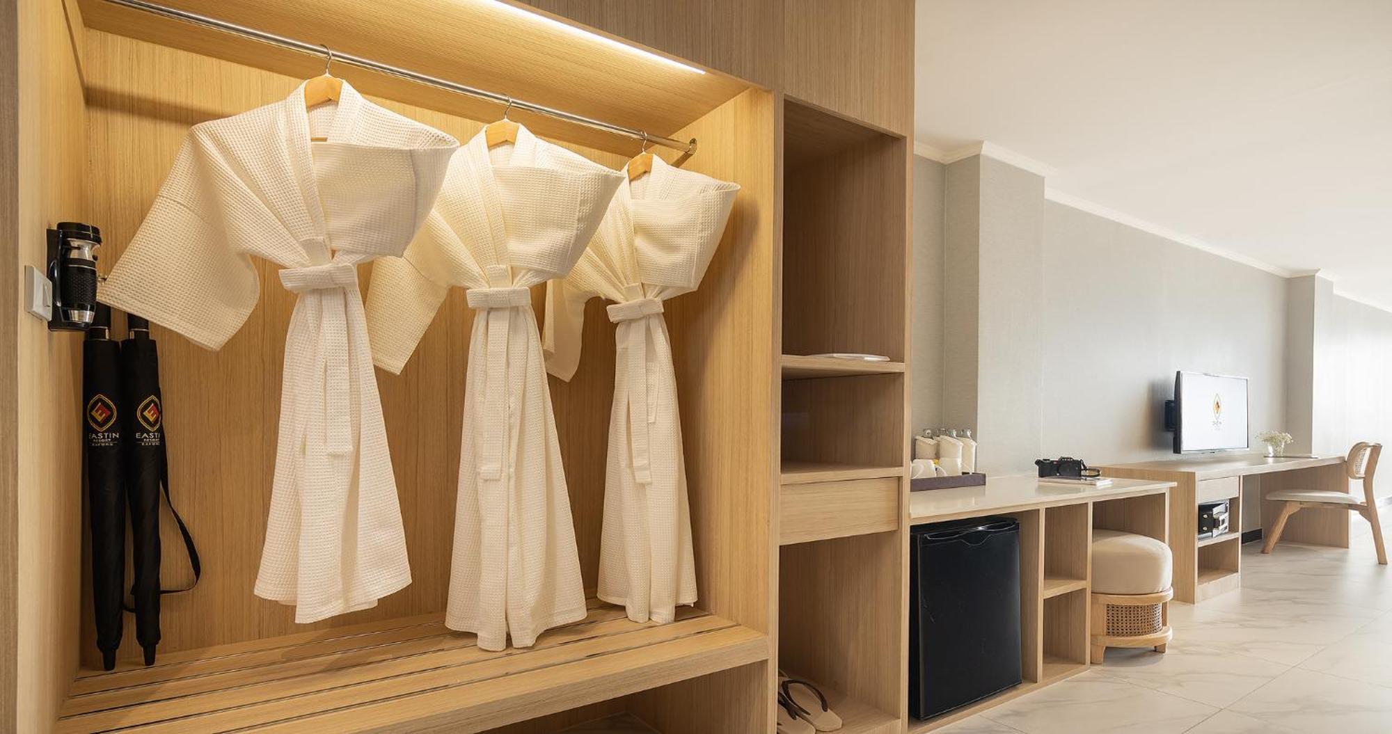Eastin 4*