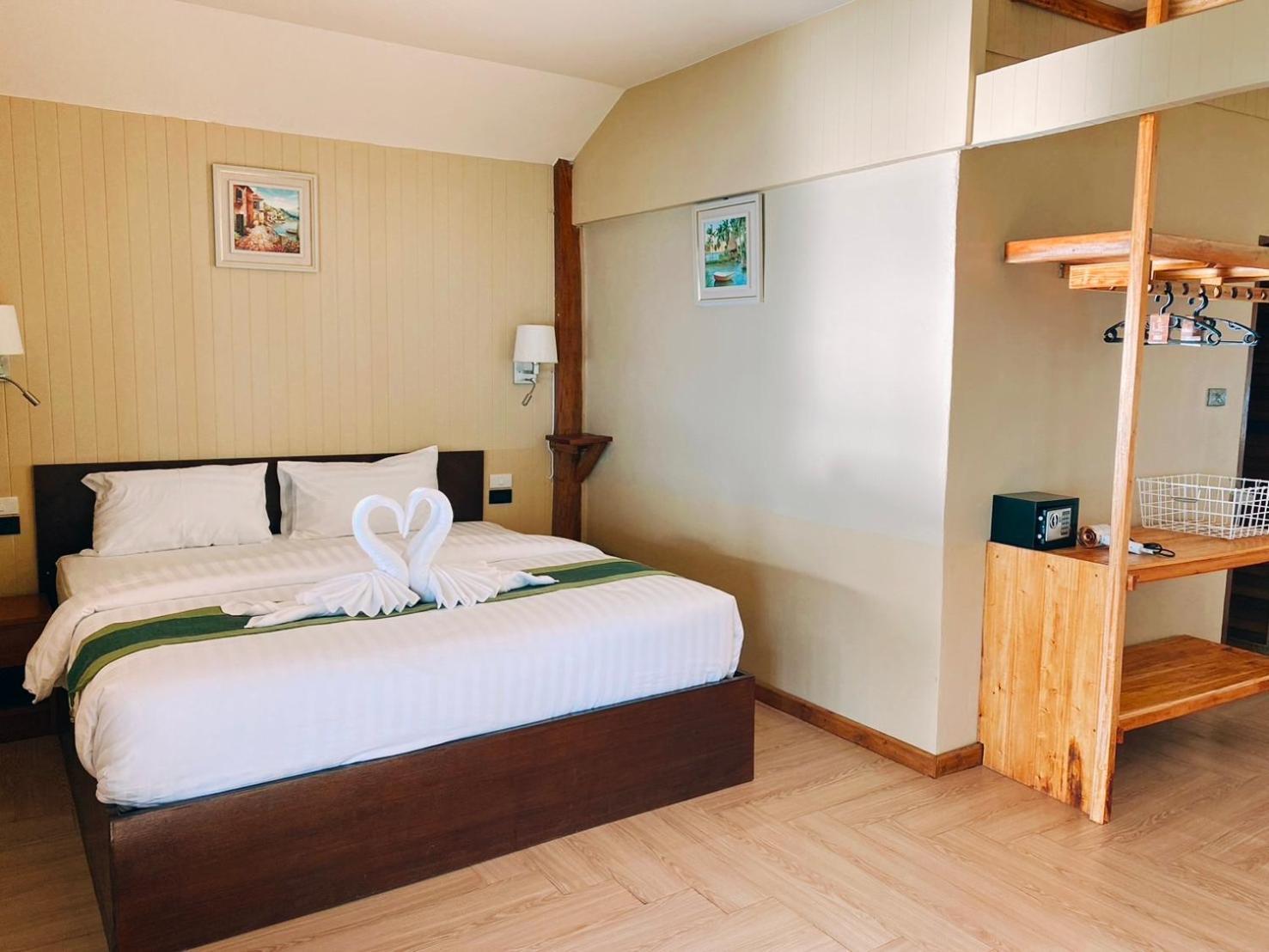 Velora Bay Resort *