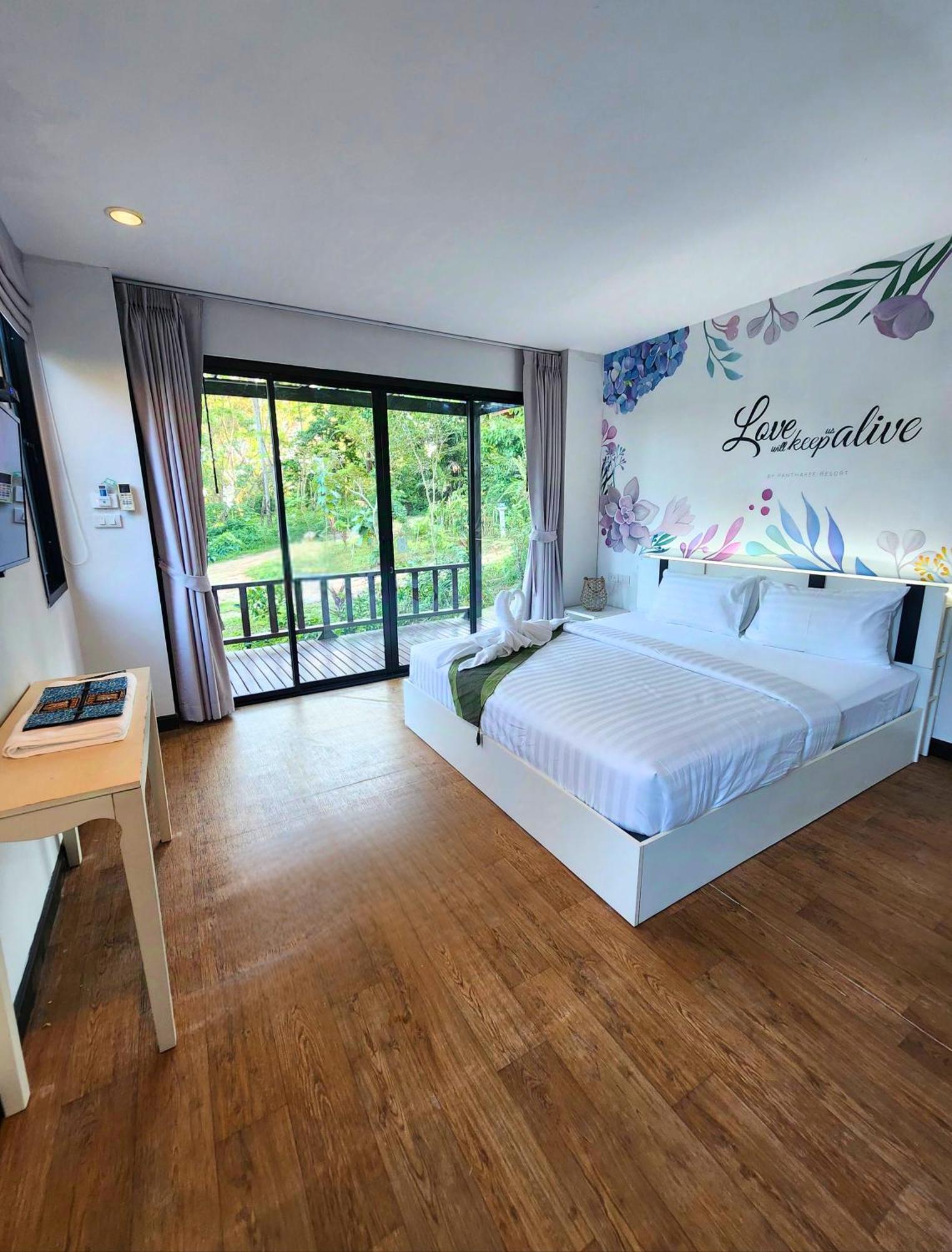 Velora Bay Resort *