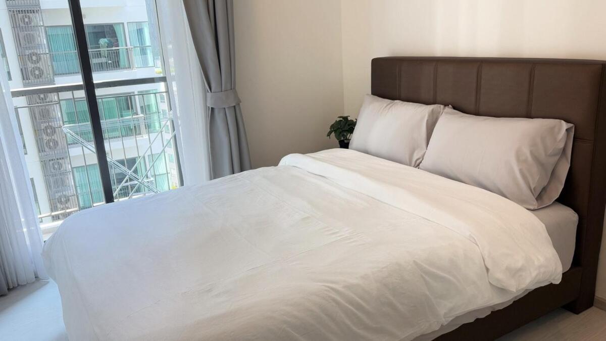 Luxury With Train Access Apartment Bangkok