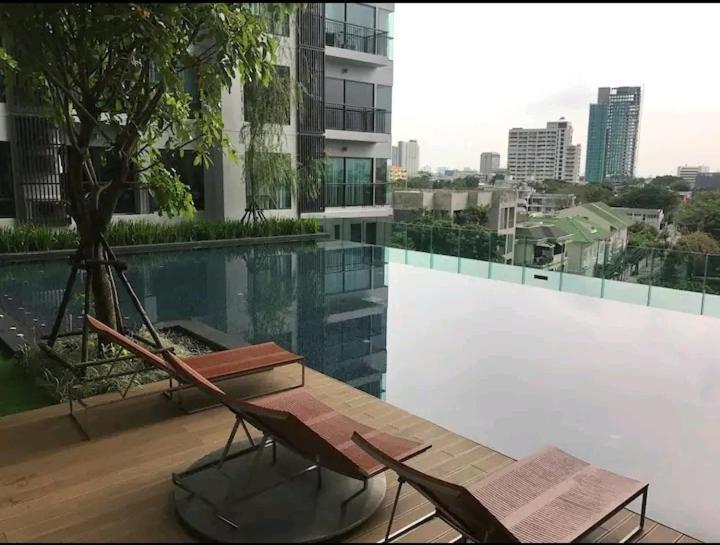 Luxury With Train Access Apartment *