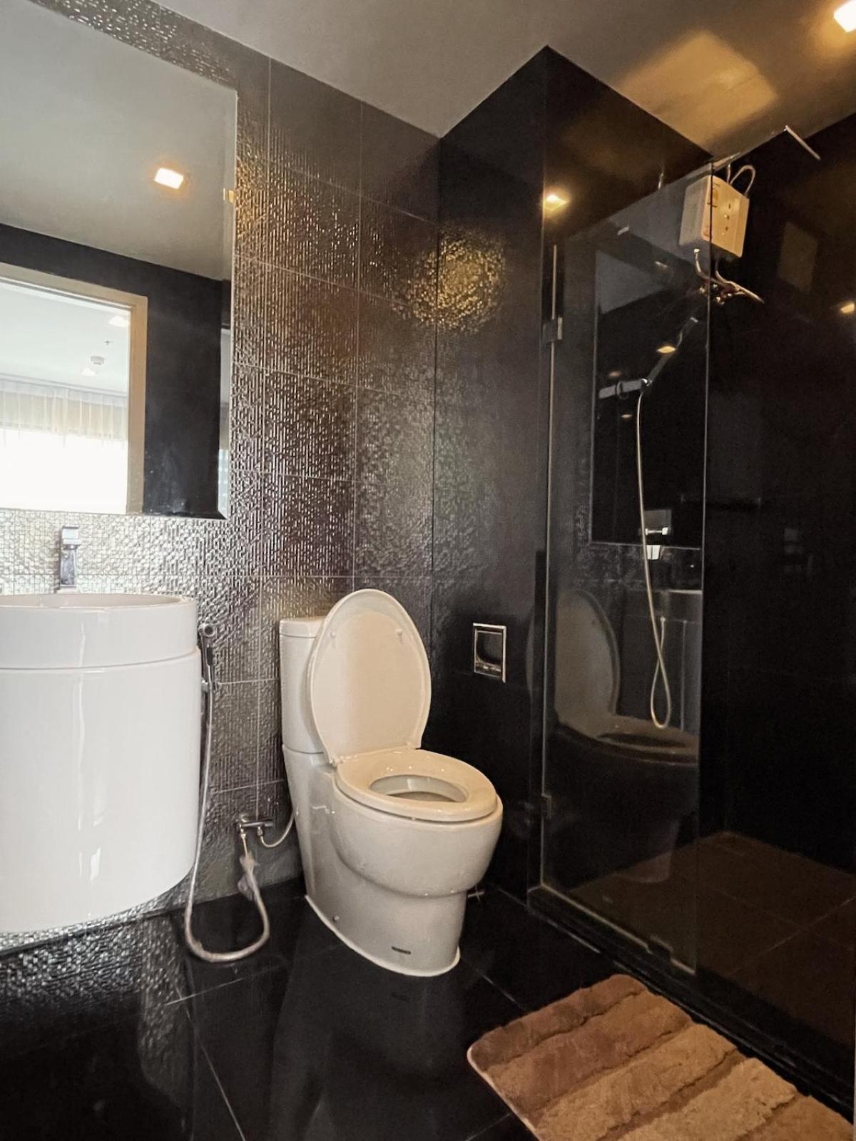 Luxury With Train Access Apartment Bangkok