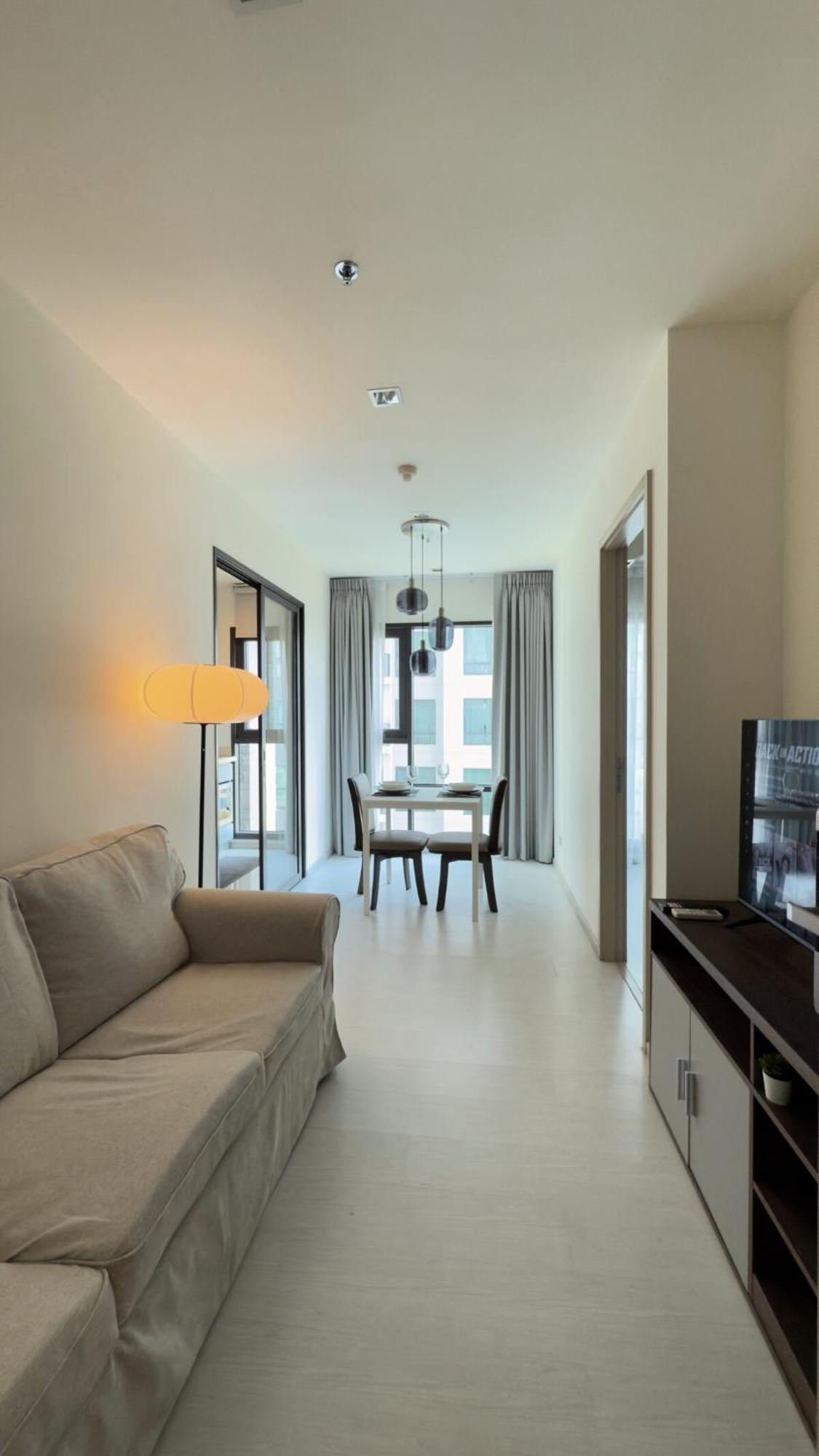 Luxury With Train Access Apartment