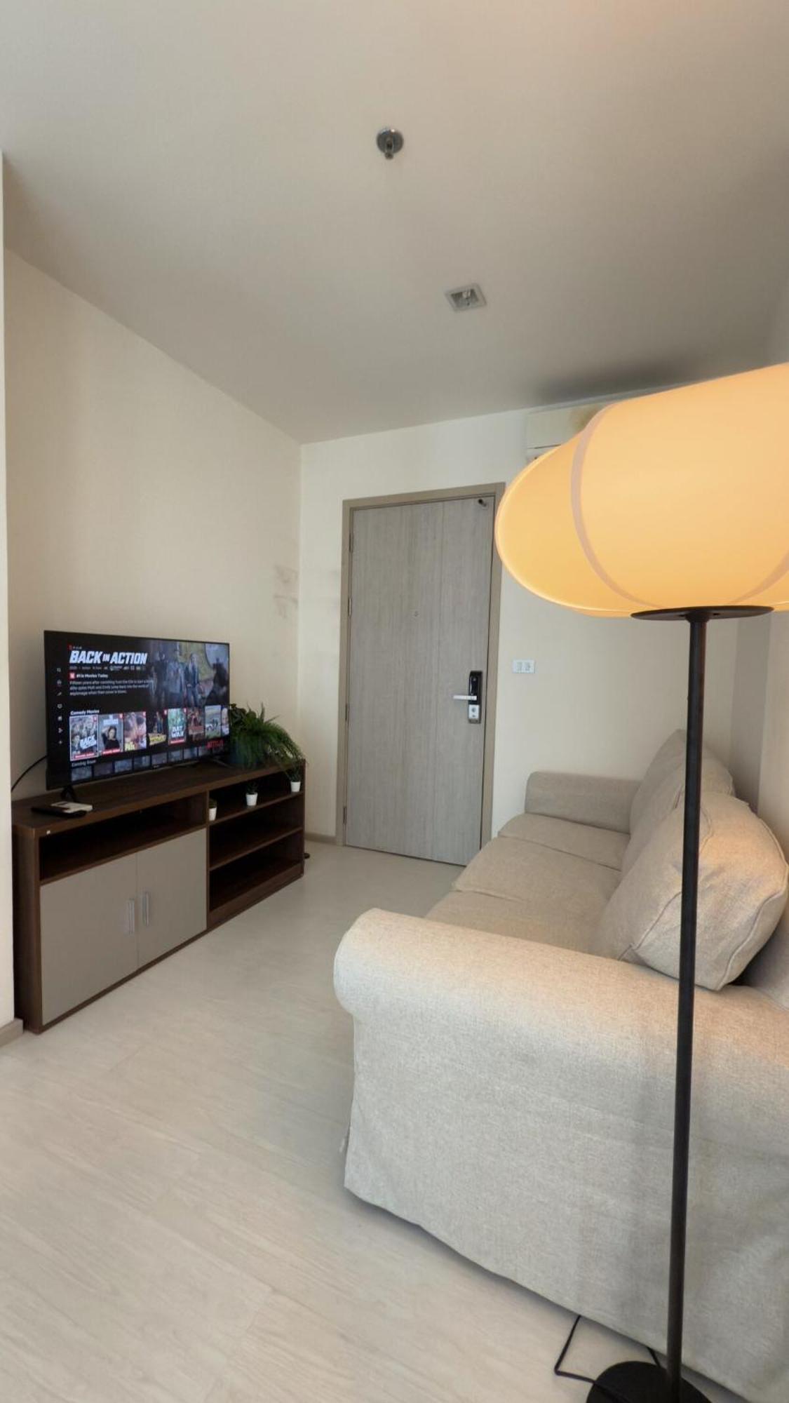 Luxury With Train Access Bangkok