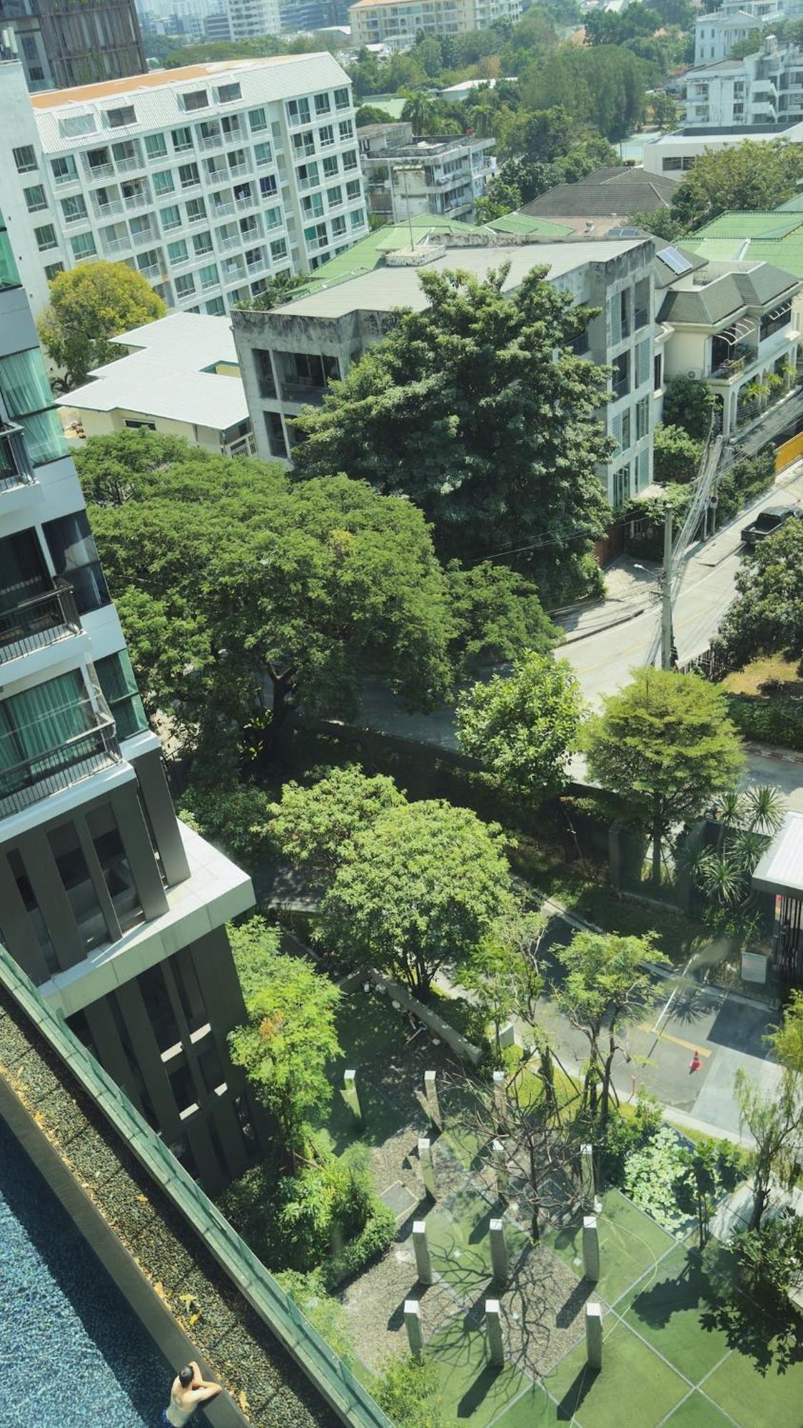 Luxury With Train Access Apartment *