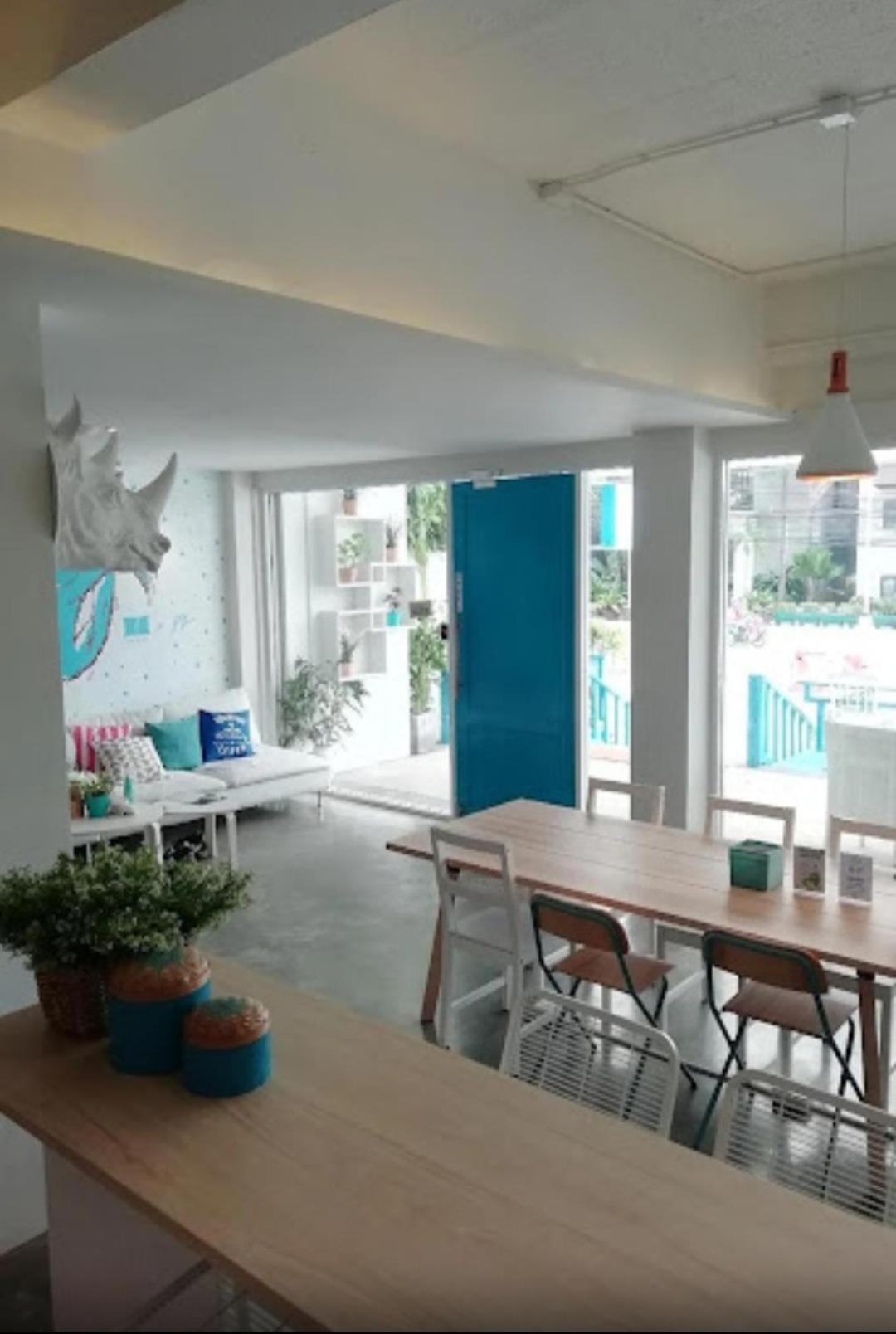 Hotel Me U & Thailand