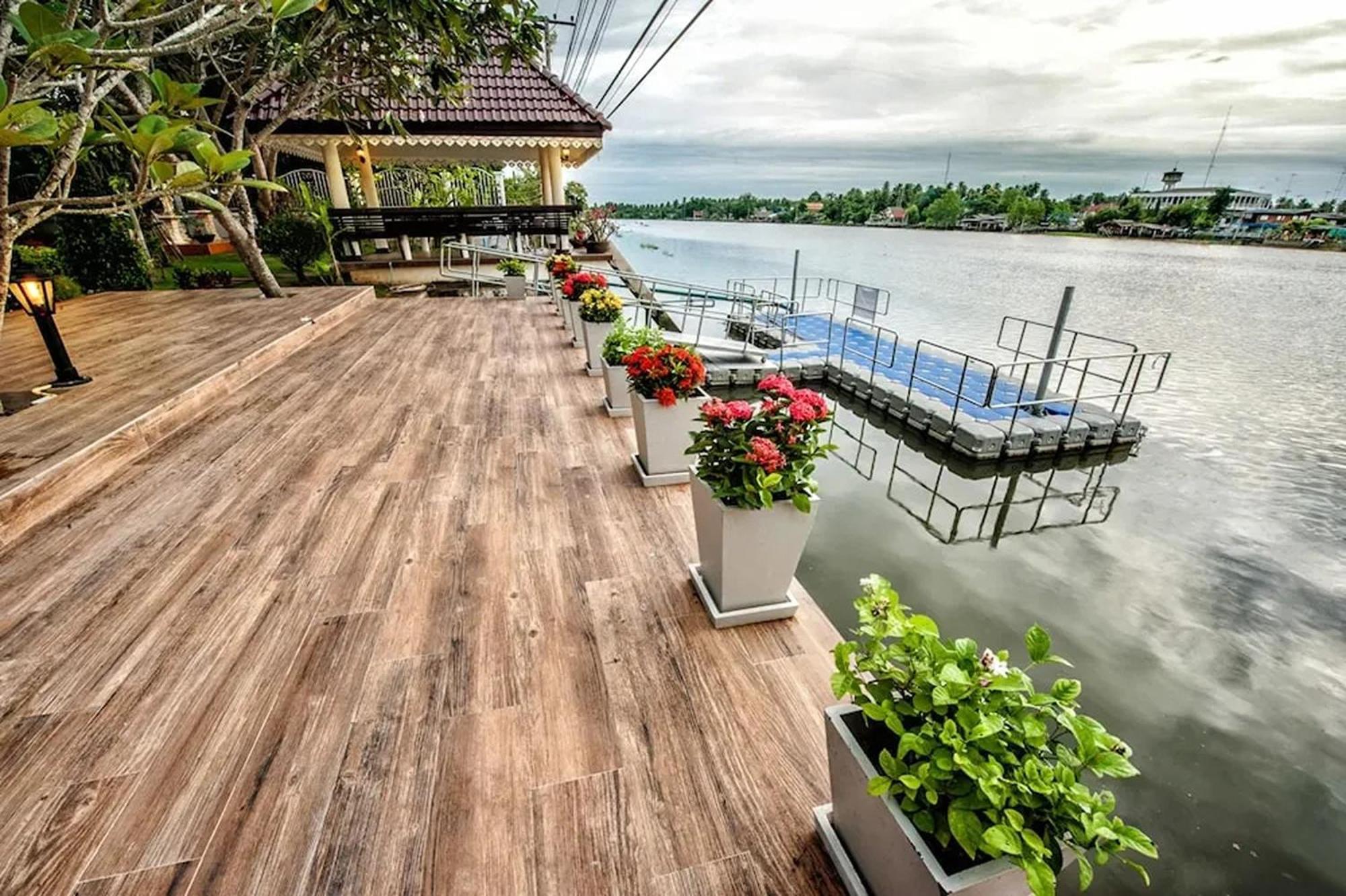 Baan Nam Pen Resort Amphawa