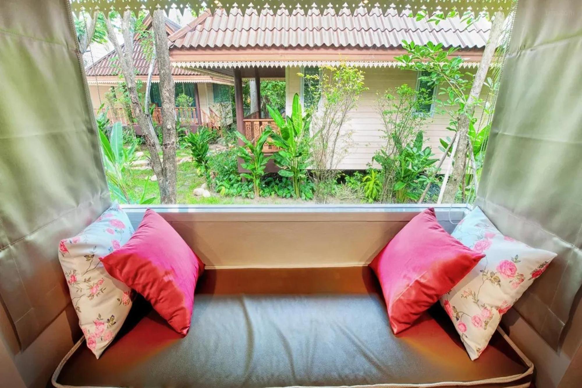 Baan Nam Pen Resort Amphawa