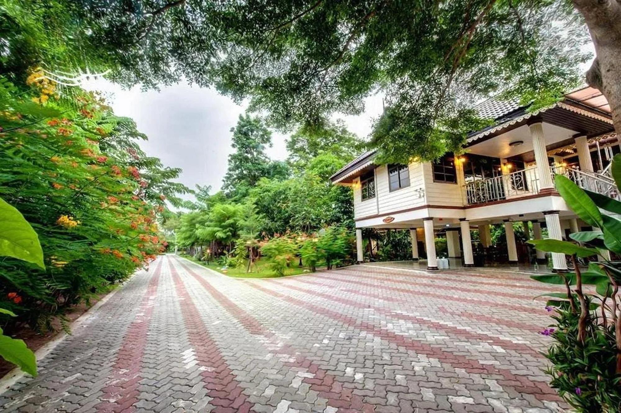 Baan Nam Pen 3* Amphawa