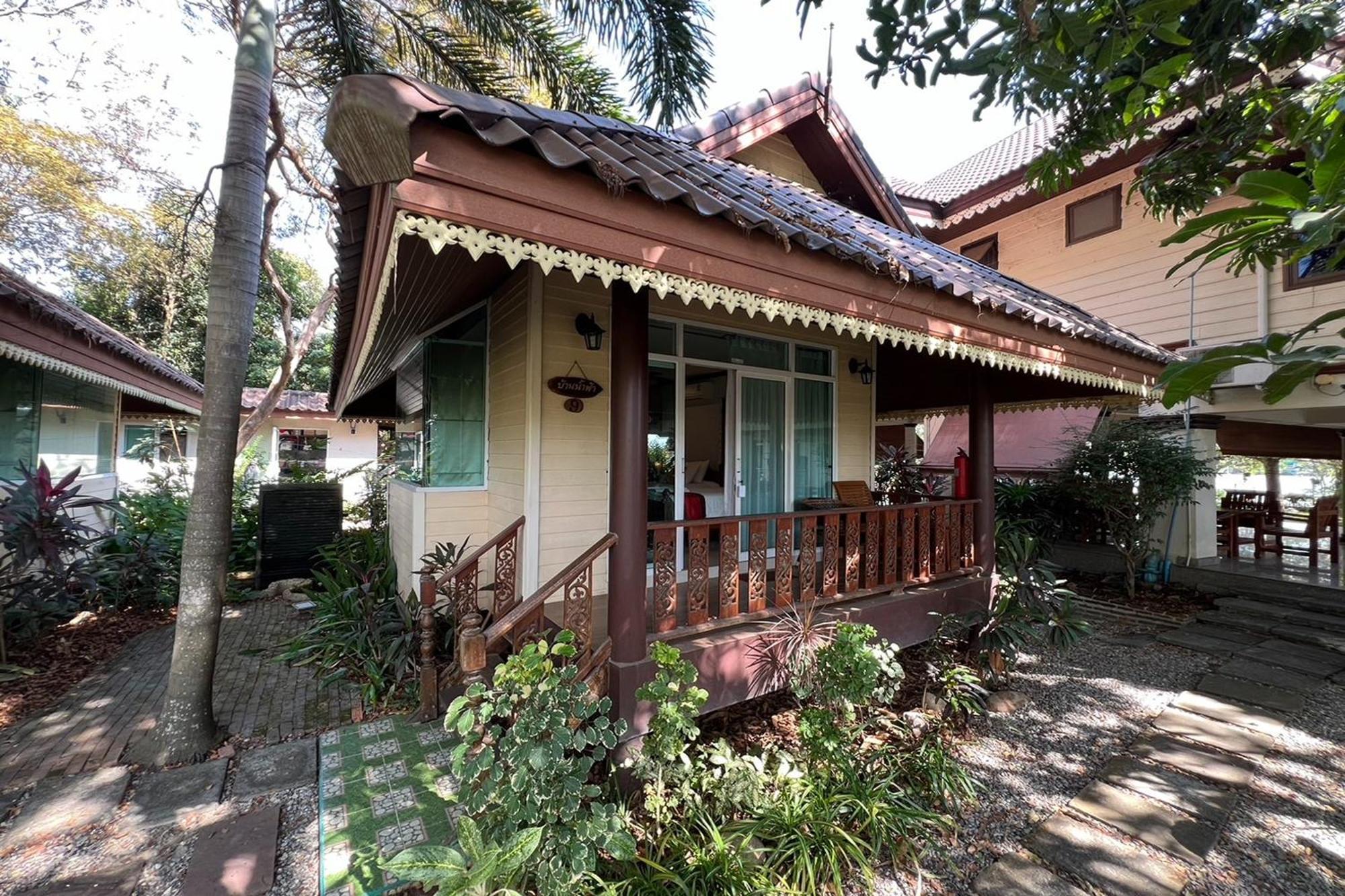 Baan Nam Pen 3* Amphawa