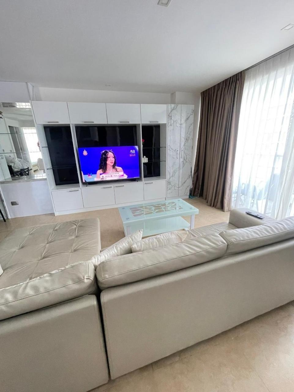 2 Bedrooms Near *