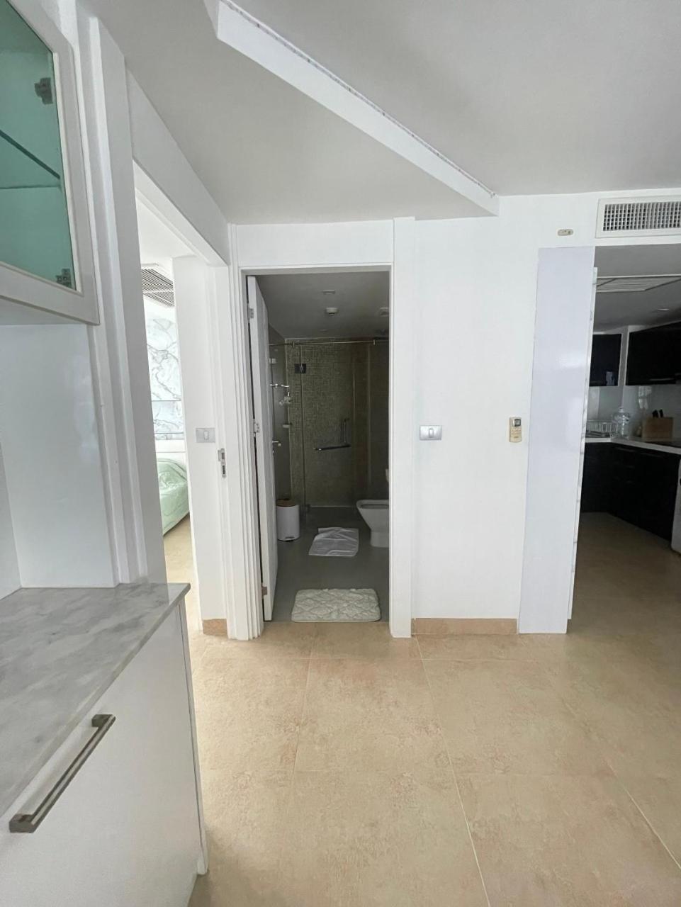 Apartment 2 Bedrooms Near *