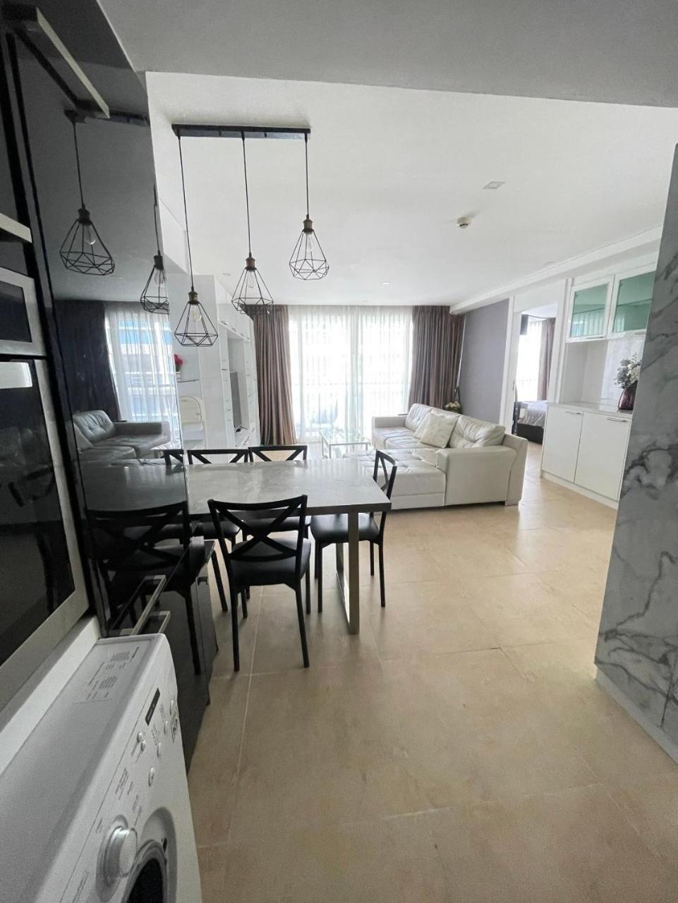 2 Bedrooms Near Apartment Pattaya