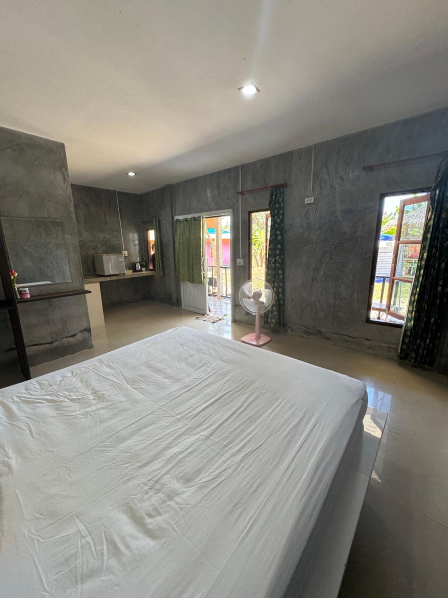 Lanta Natural Hut Garden *