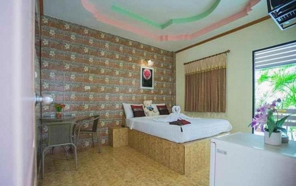 Baan Suan Rim Num 2*
