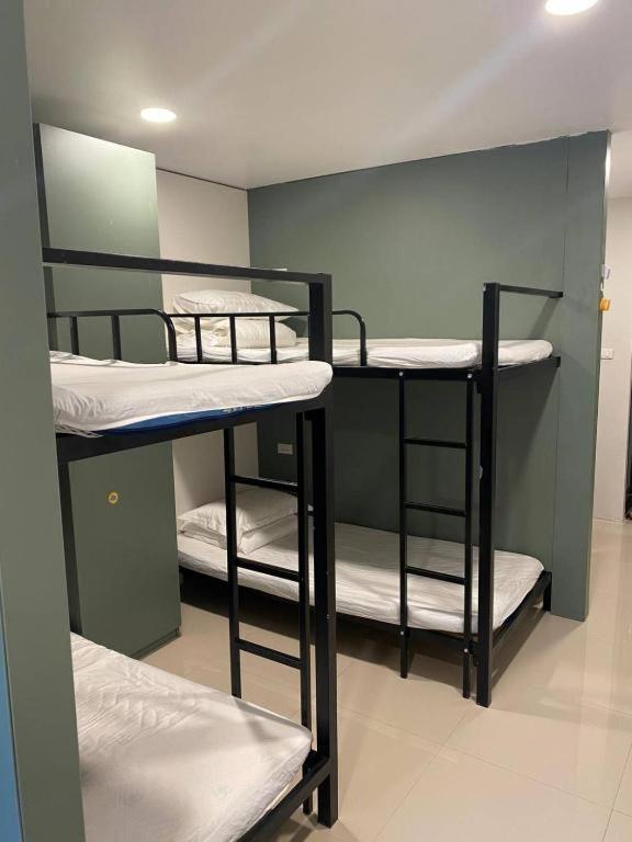 Hood Apartment