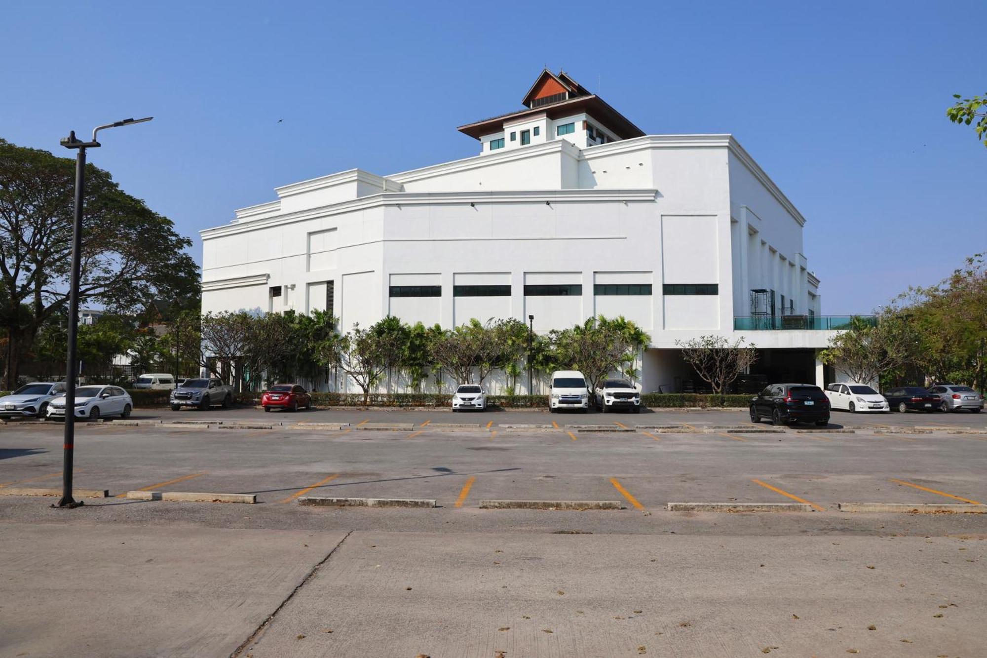 Hotel Avani & Convention Centre 5*