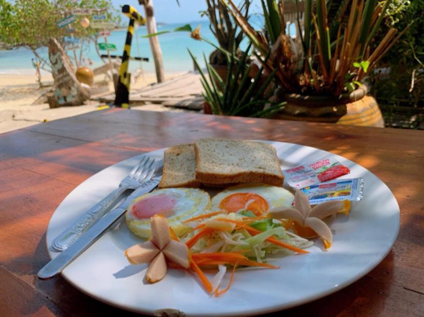 Guest house ลุงดำฮัทบีช Koh Samet