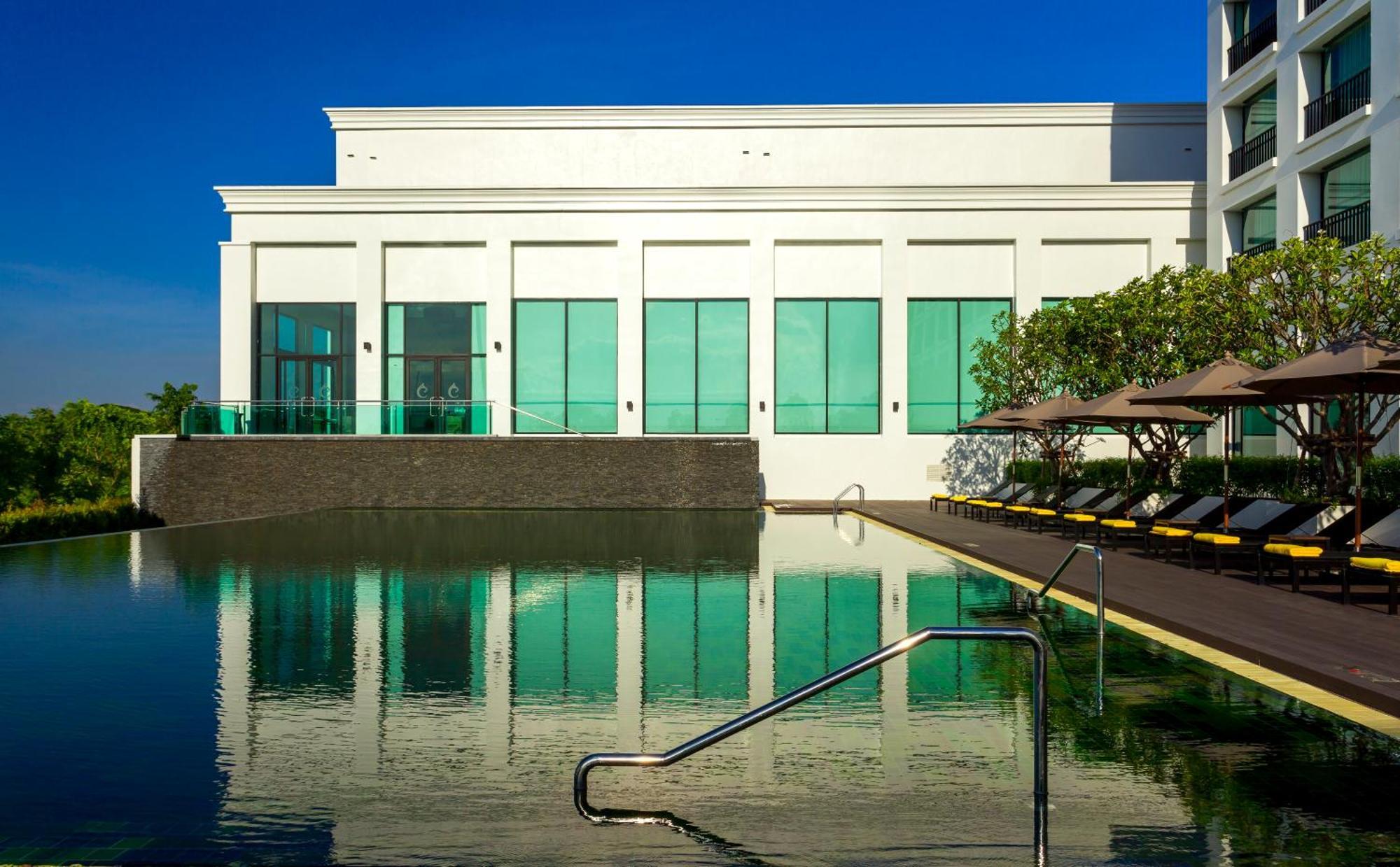 Hotel Avani & Convention Centre