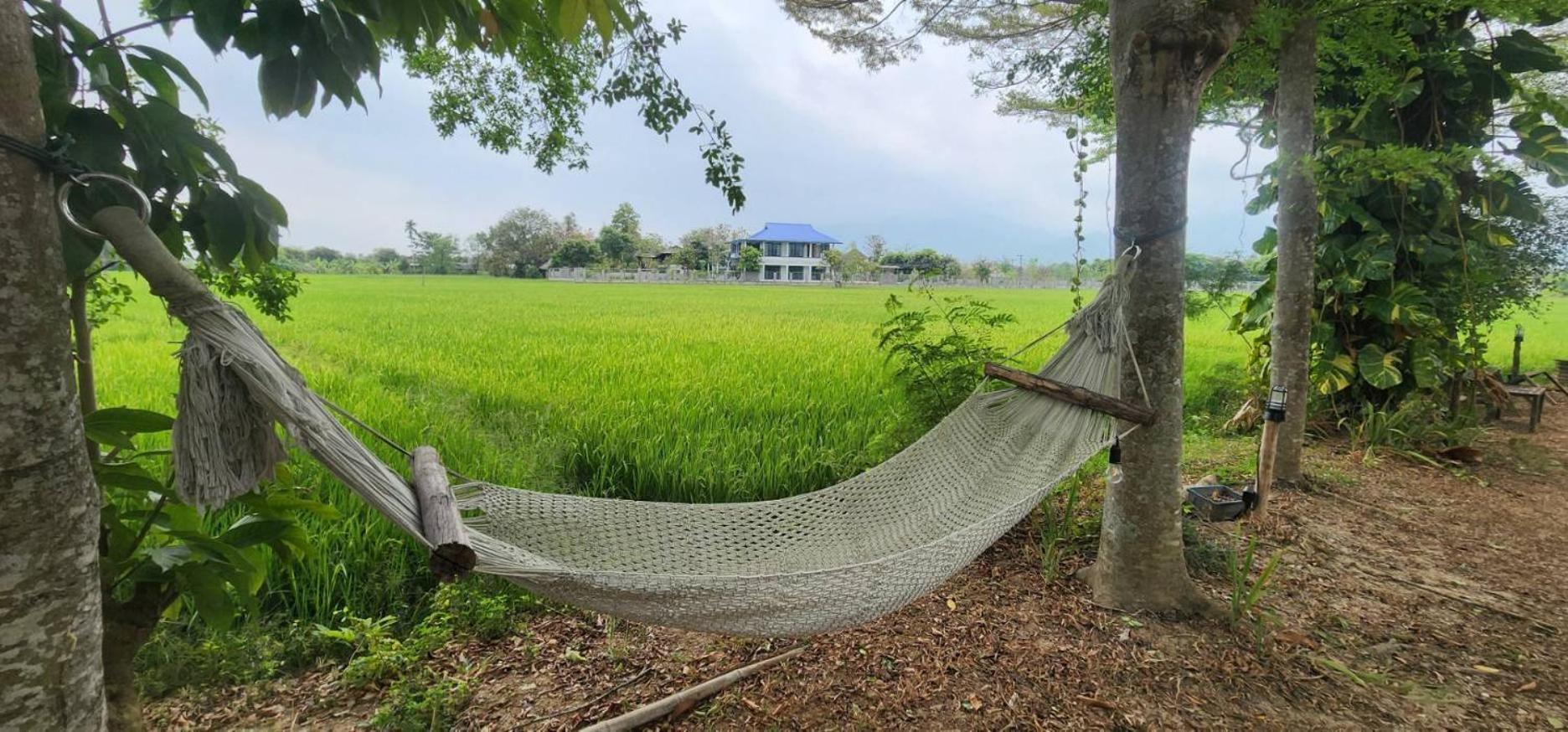 Tung Tong & Mae Rim