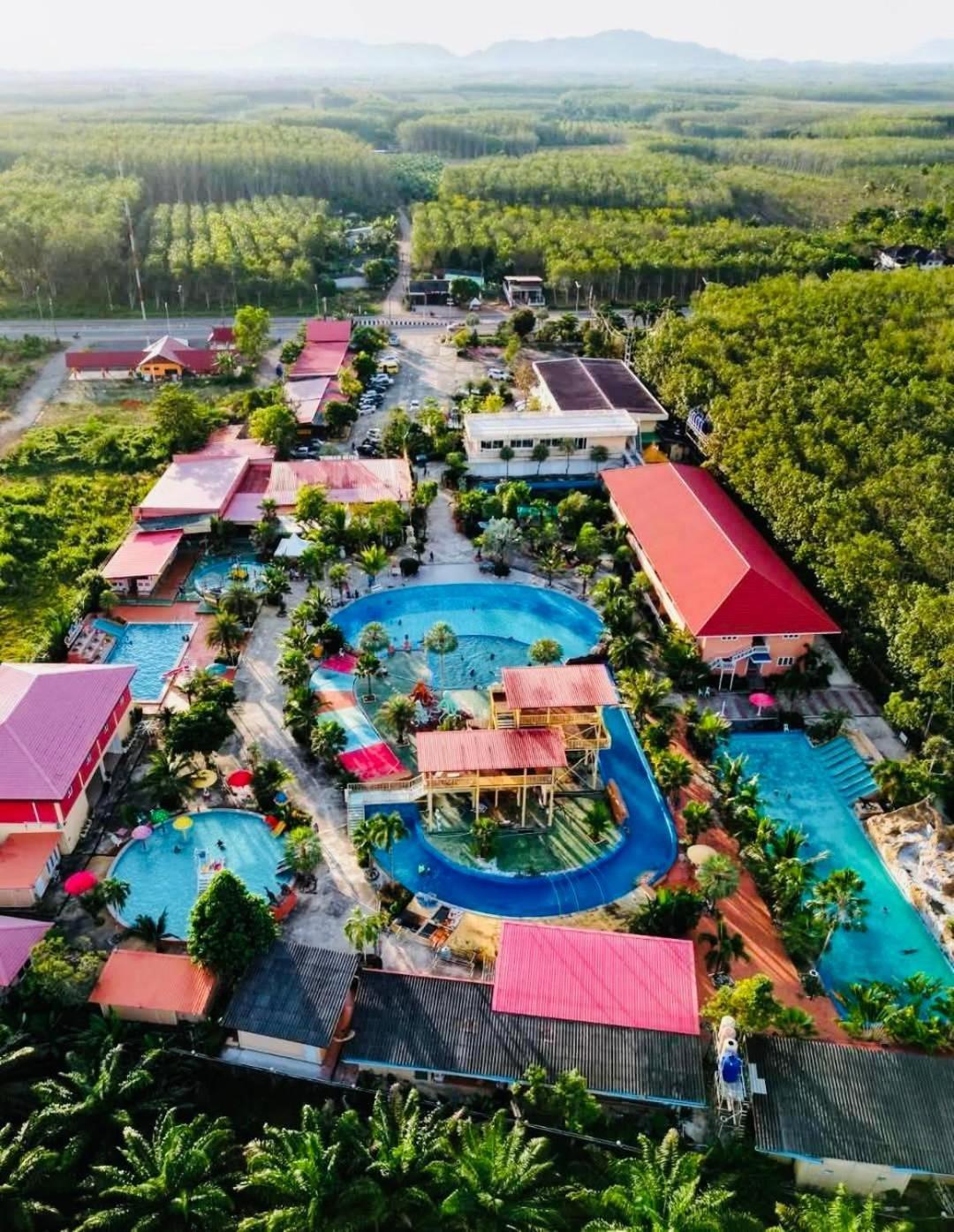 Oasis Waterpark 4*