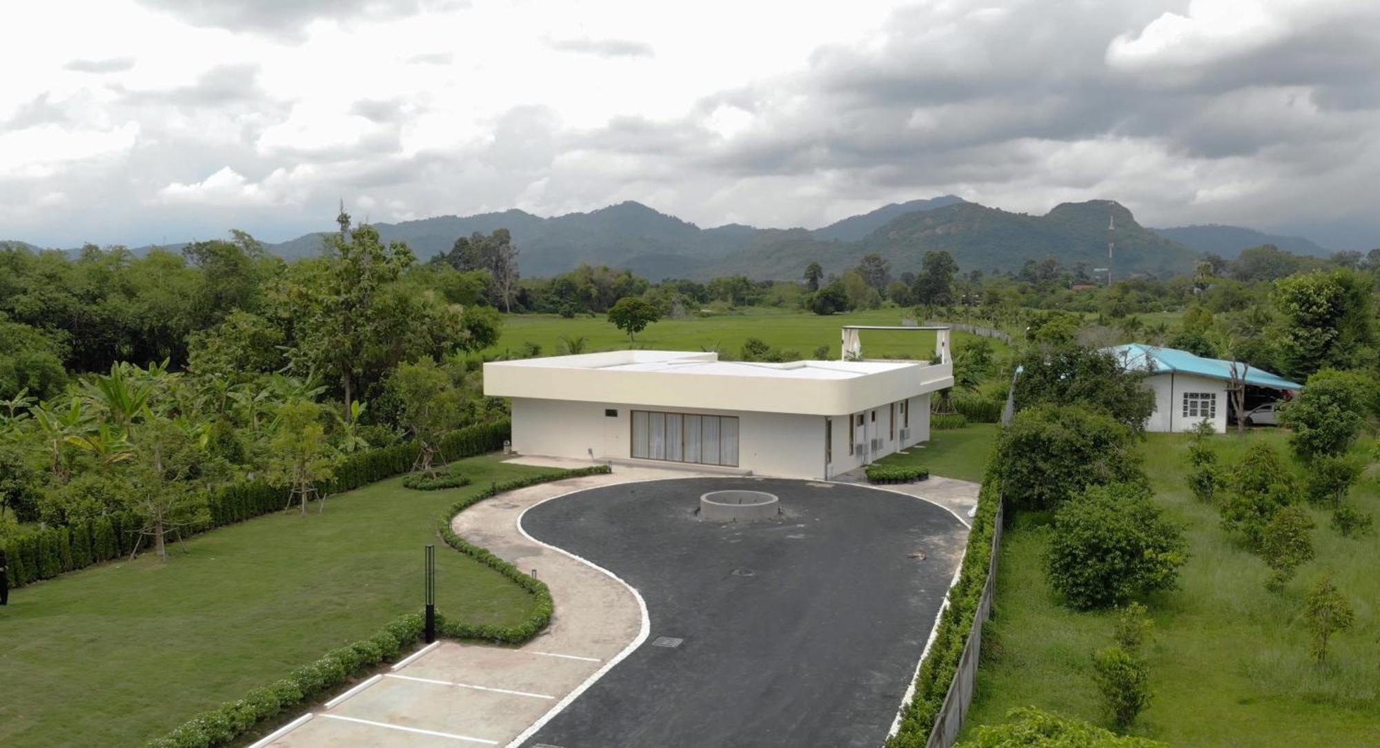 Resort Paramount 2 *