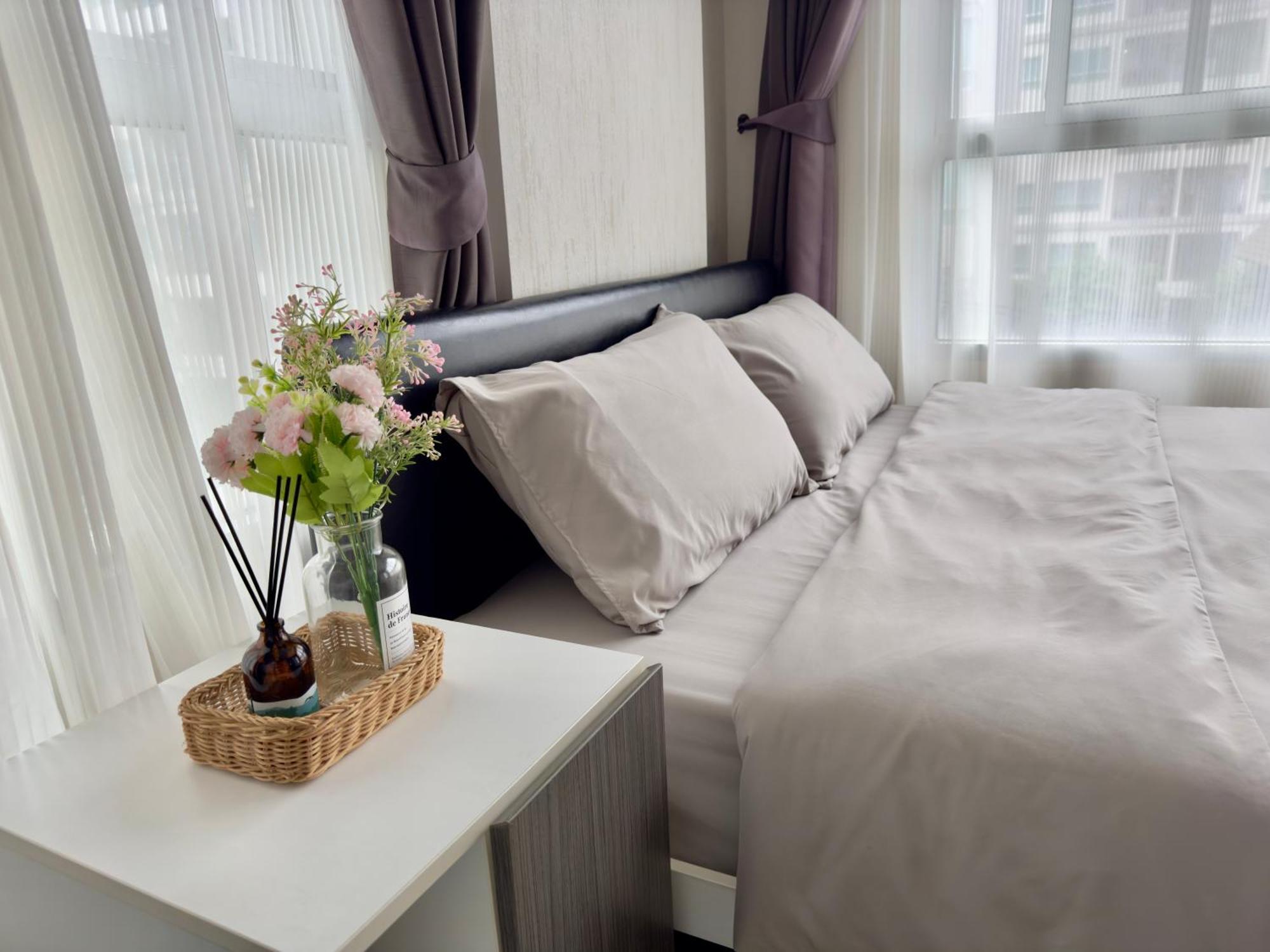 Apartment Dcondo Is Next To The Mall