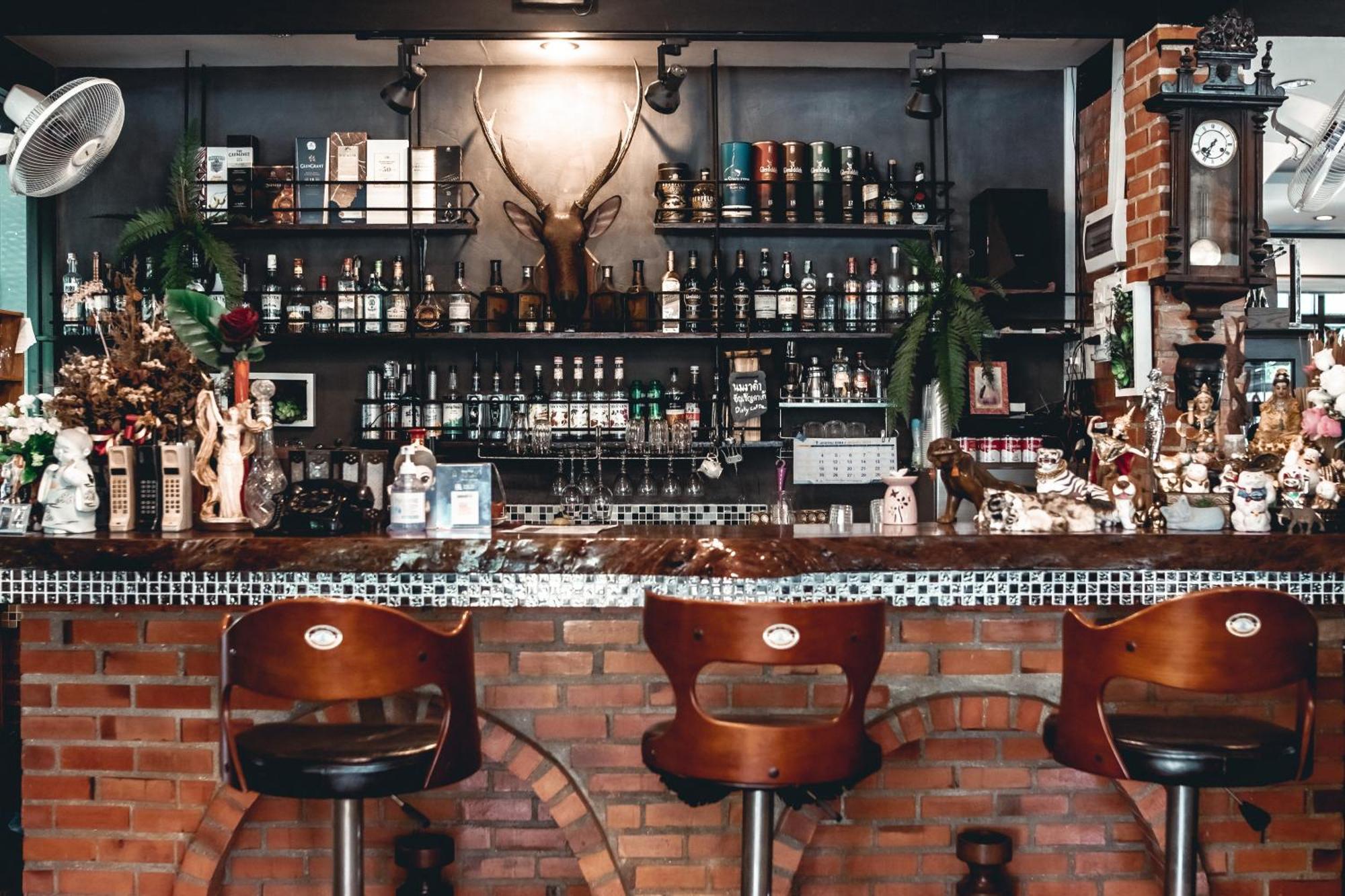 Corner House Hotel *
