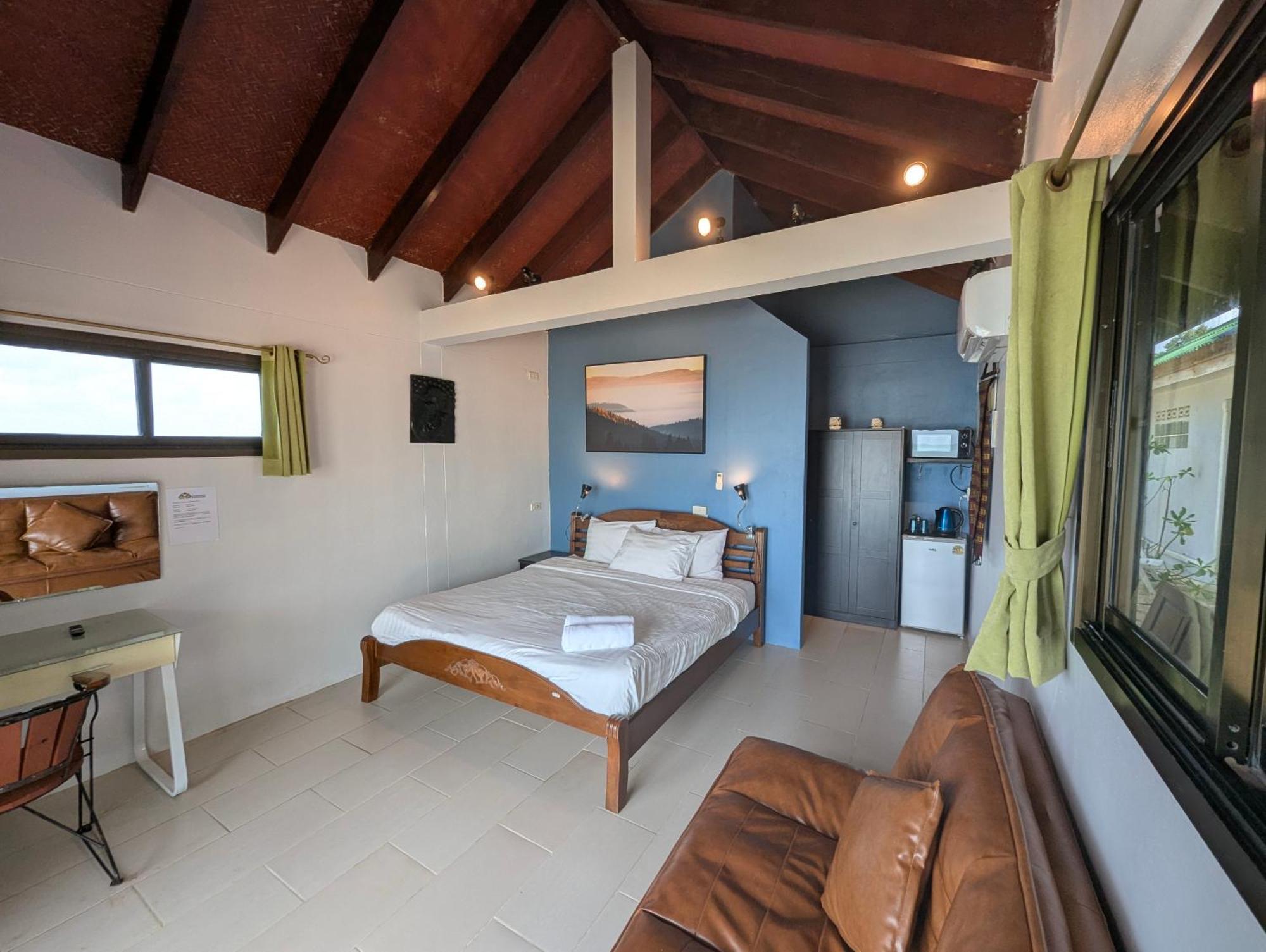 Moonhut Hotel 2*