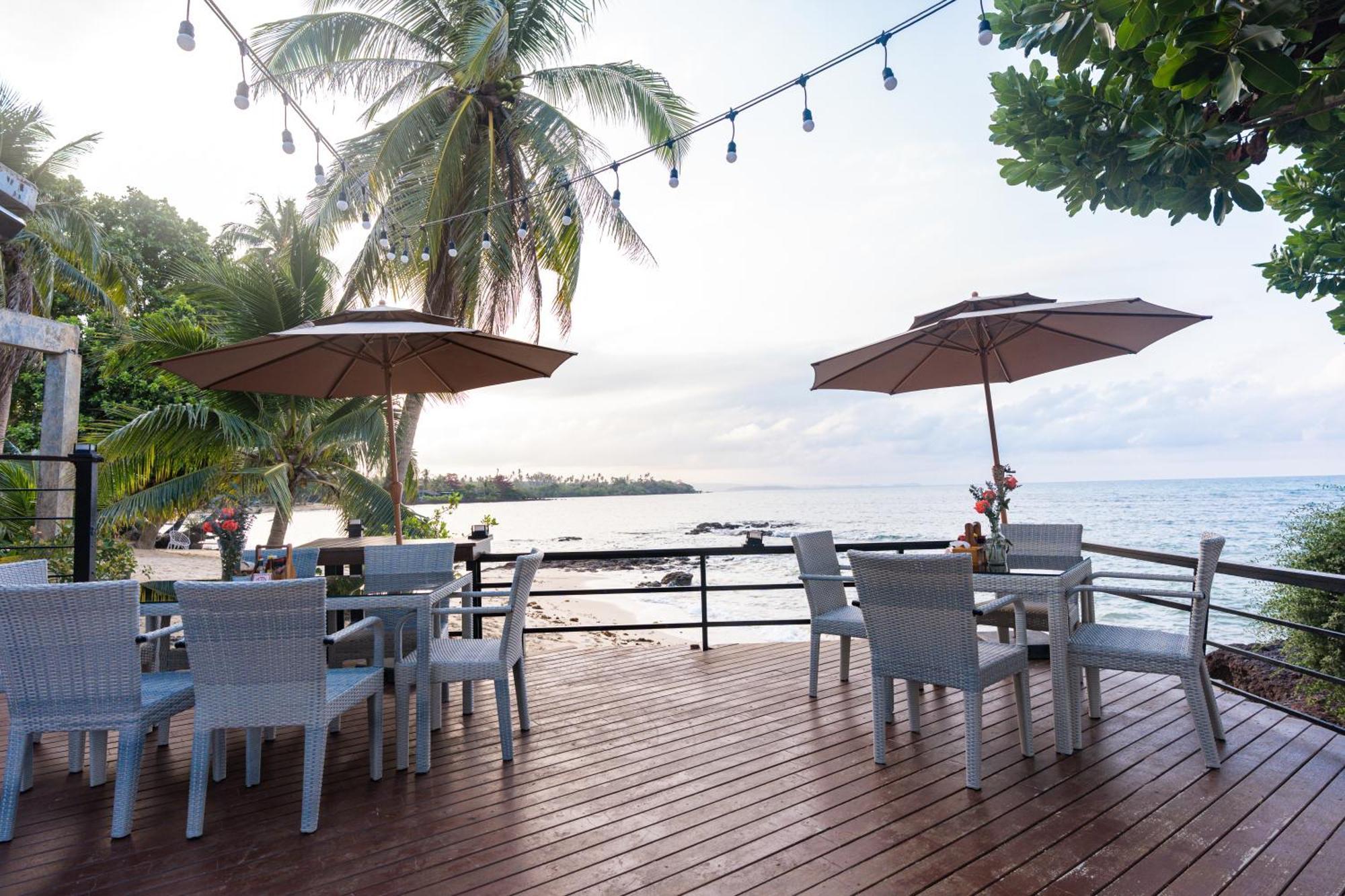 Resort White