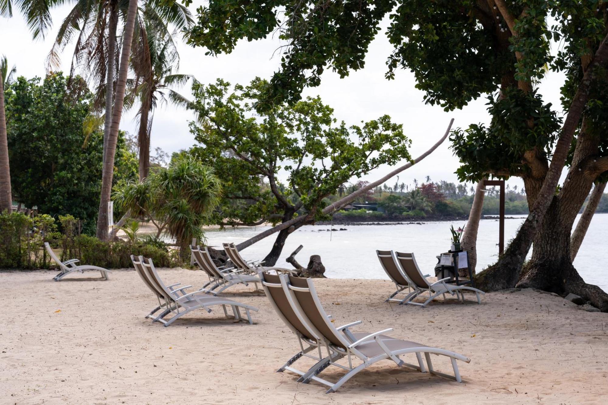 Resort White