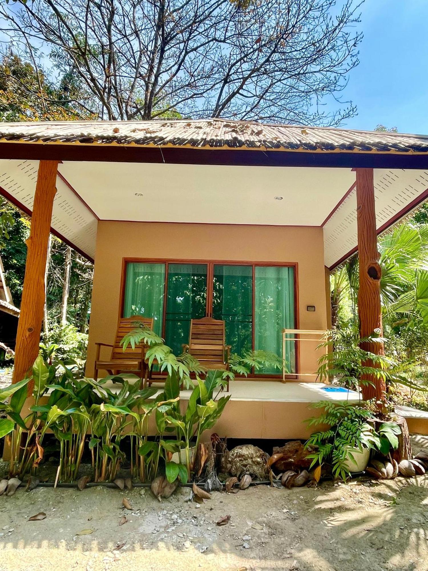 Sunny Cove Koh Phayam Ranong