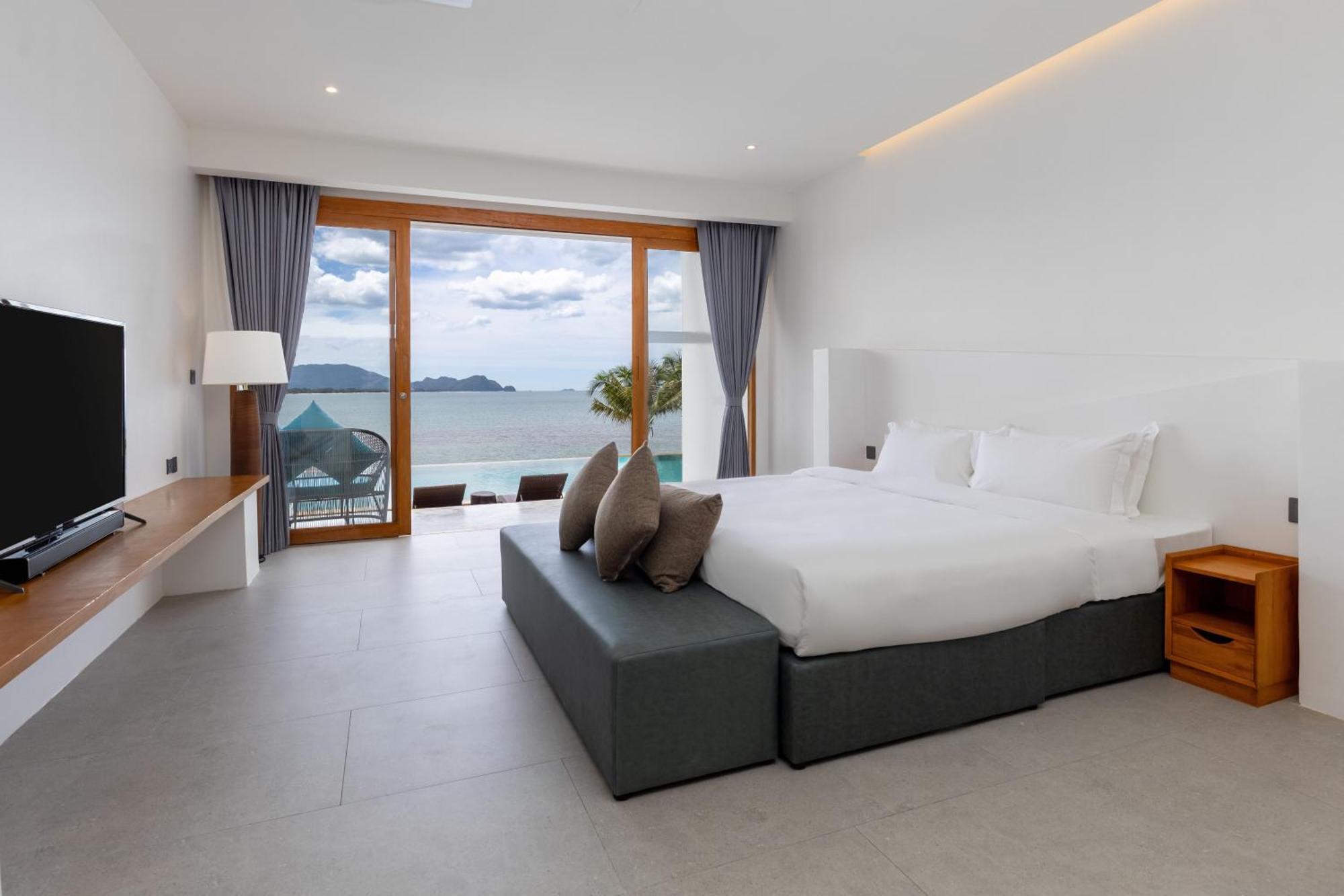 X-sea Harbor Bay Hotel