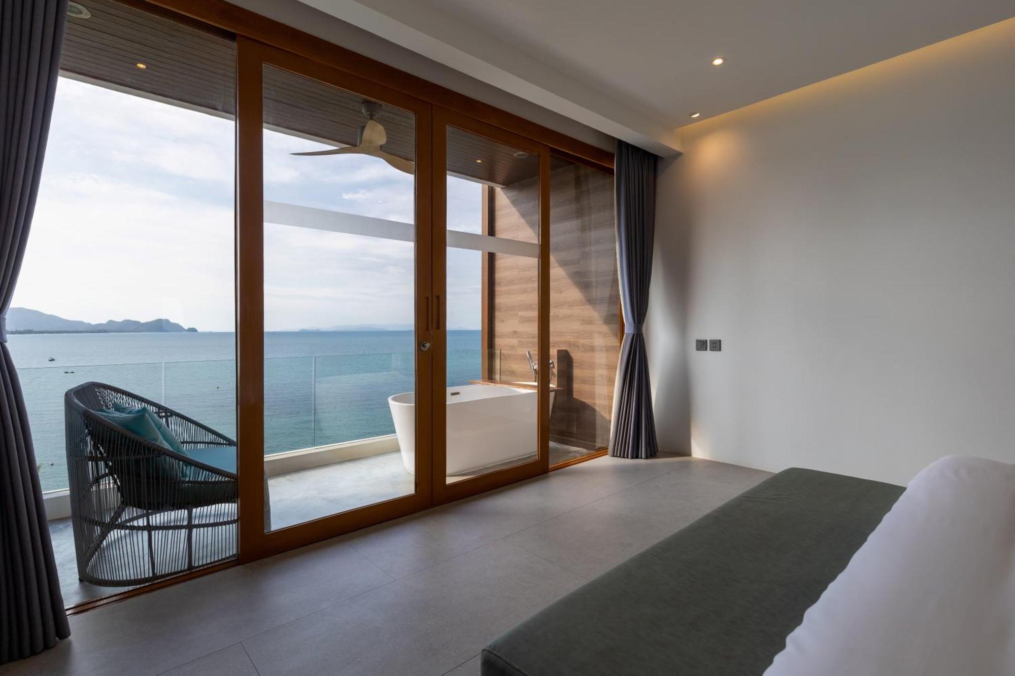 X-sea Harbor Bay Hotel 4*